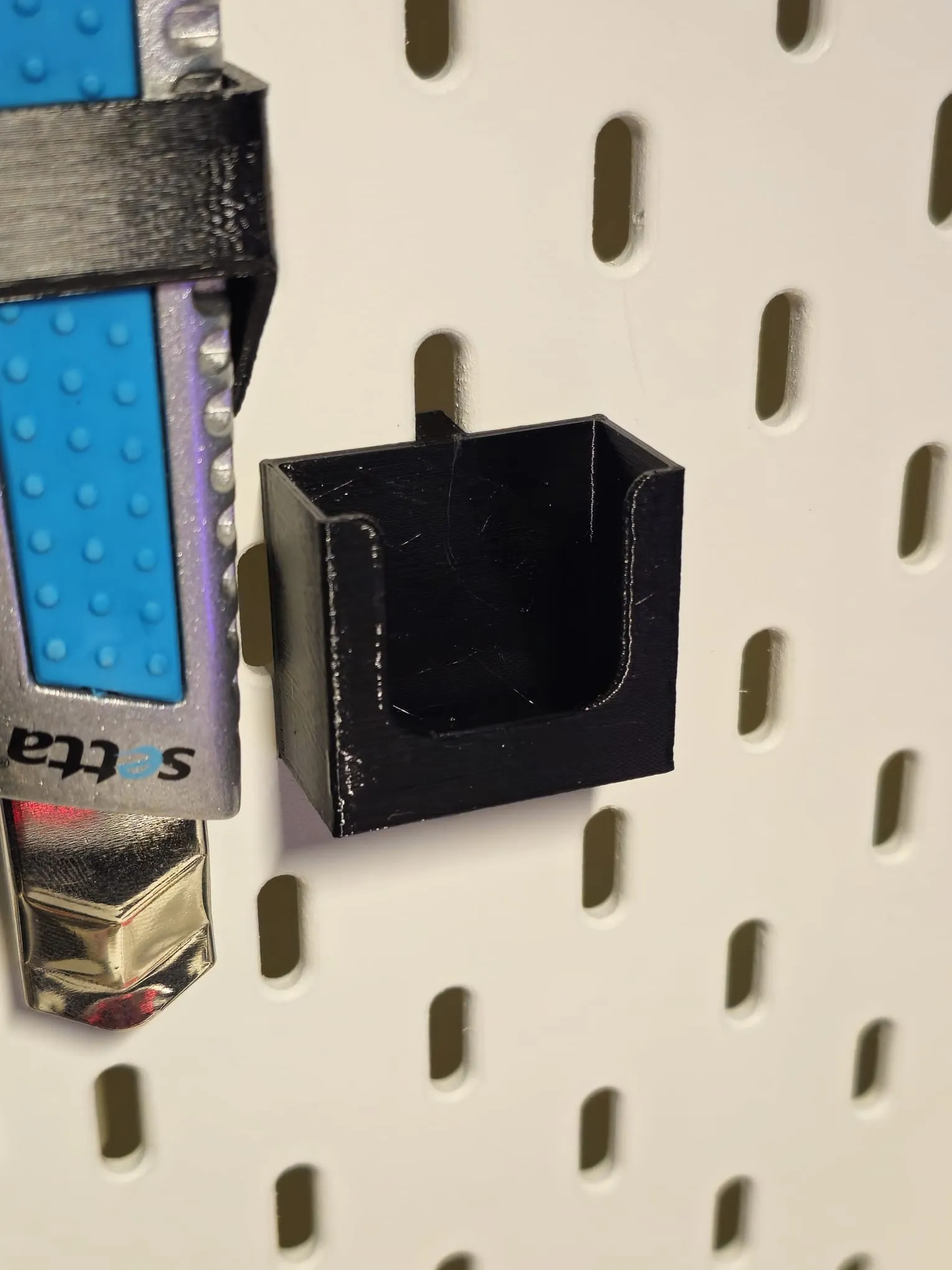 Giá đỡ thước gấp cho hệ thống IKEA Skadis