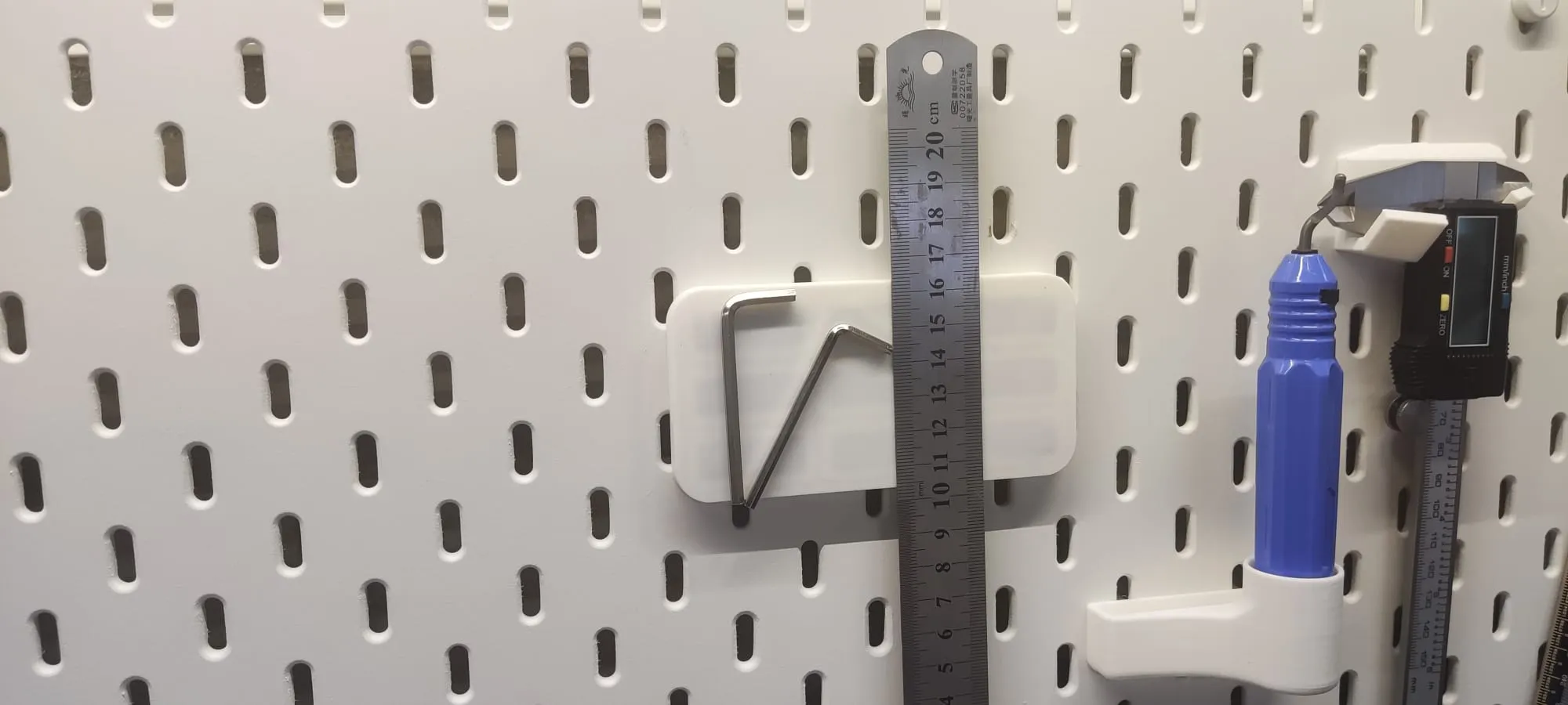 Giá đỡ dụng cụ từ tính cho bảng ghim IKEA Skadis