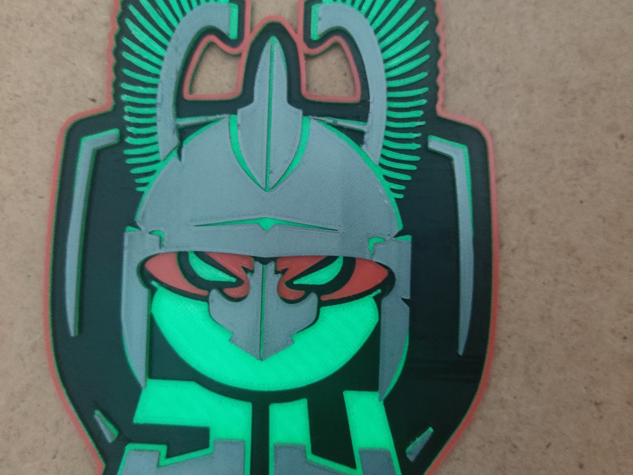 Biểu tượng đội CTF P4 với hiệu ứng phát sáng trong bóng tối