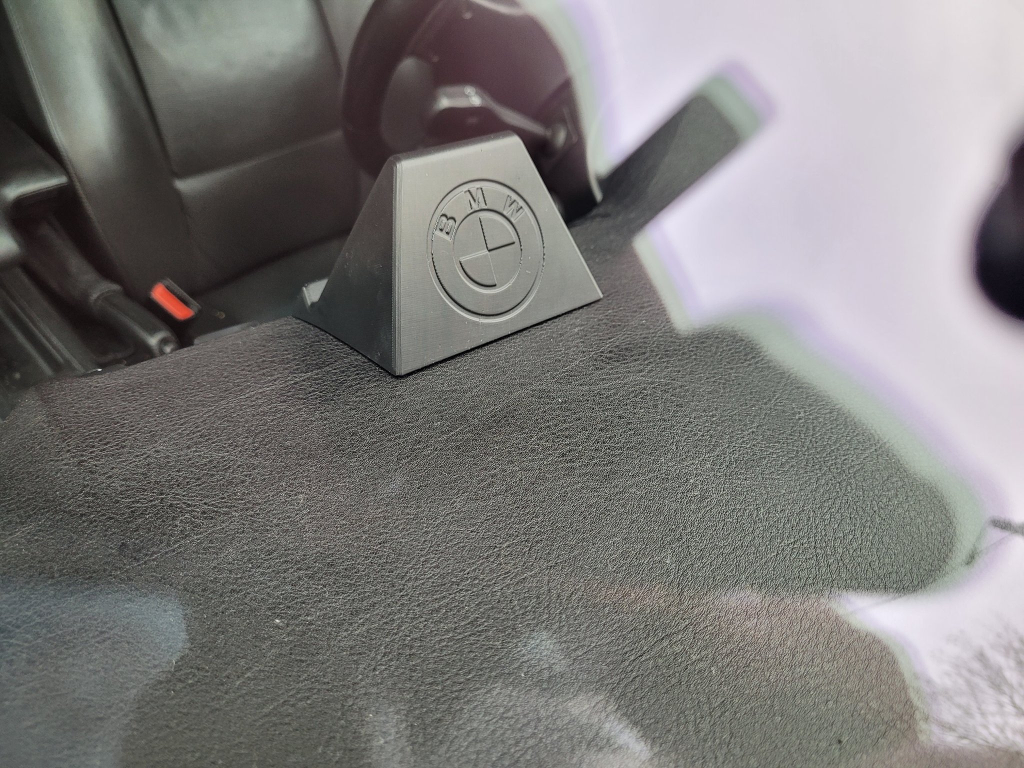 Giá đỡ điện thoại từ tính cho bảng điều khiển BMW e46