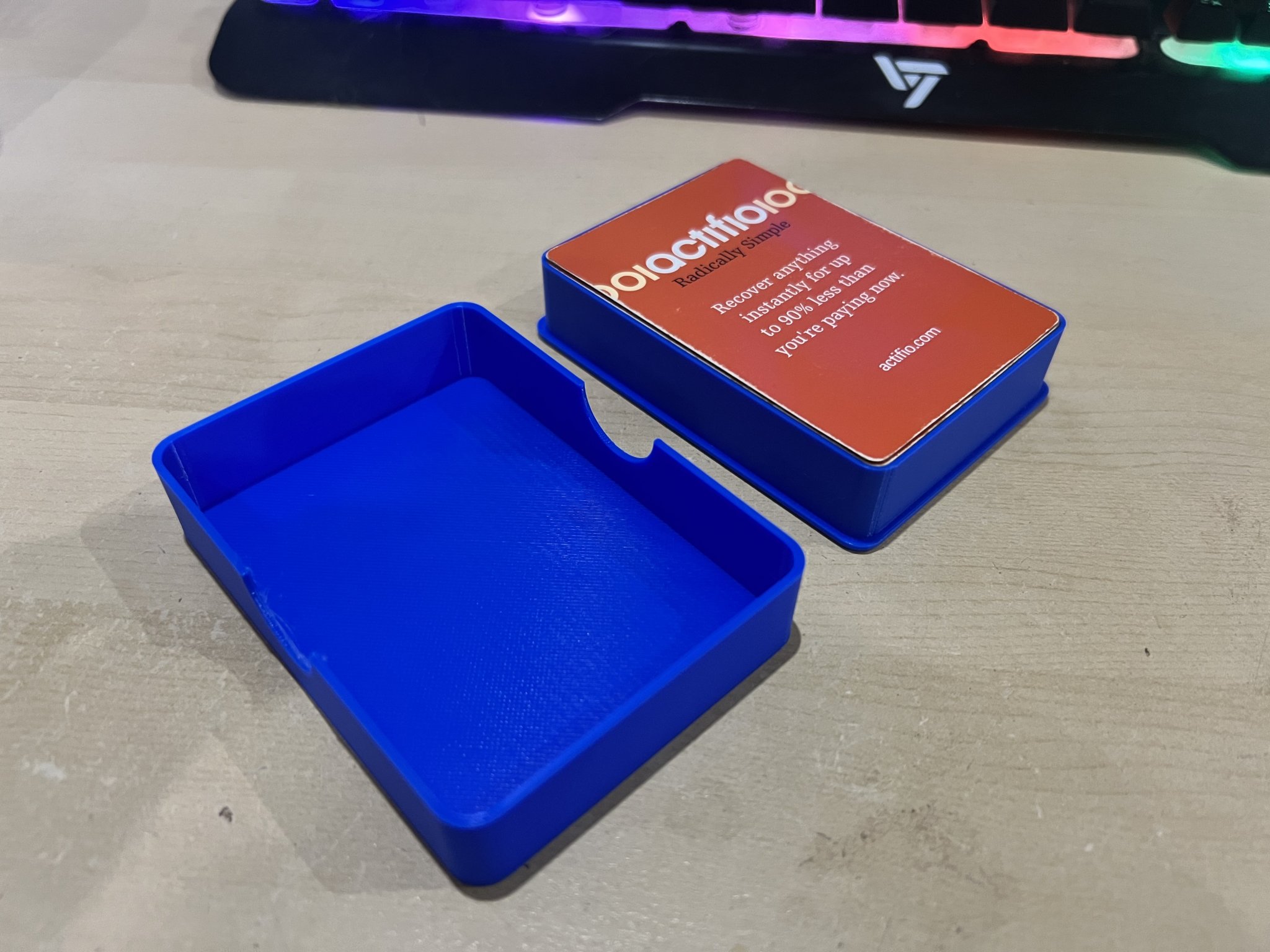 Hộp đựng bài tiêu chuẩn cho bộ bài chơi