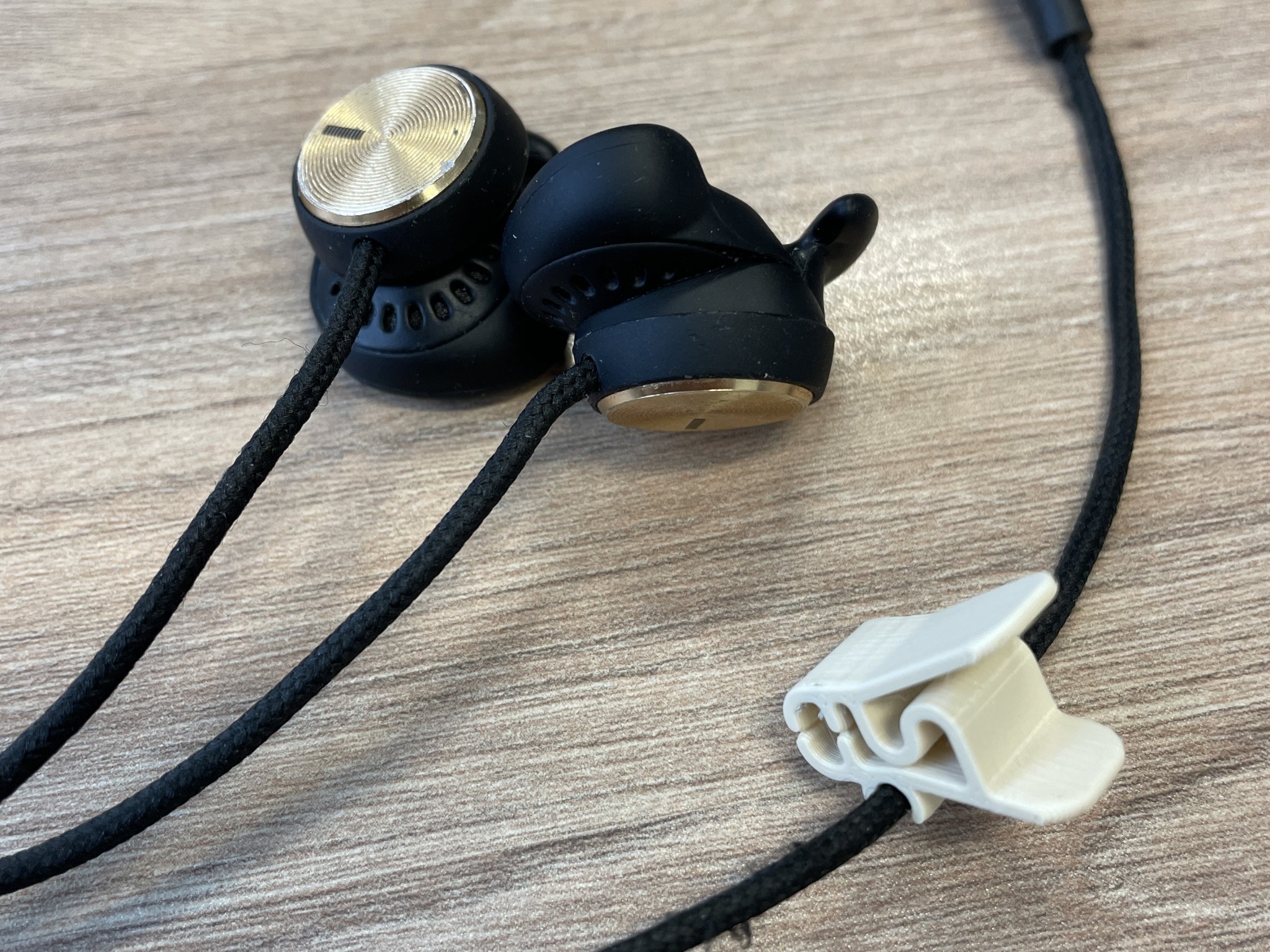 Kẹp dây tai nghe tiện lợi cho người dùng