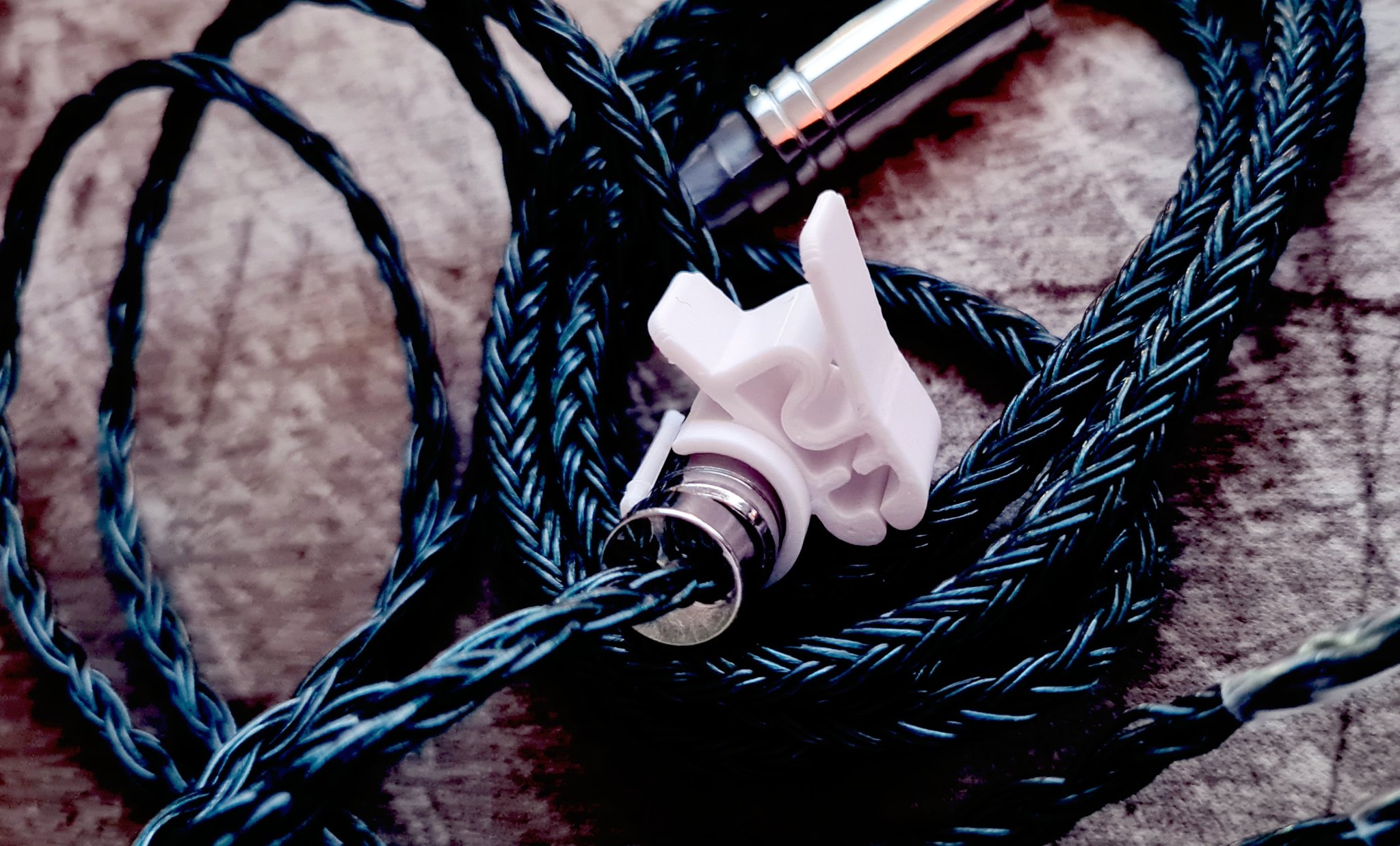 Kẹp cáp tai nghe IEM Moondrop Aria cho cáp para-cord