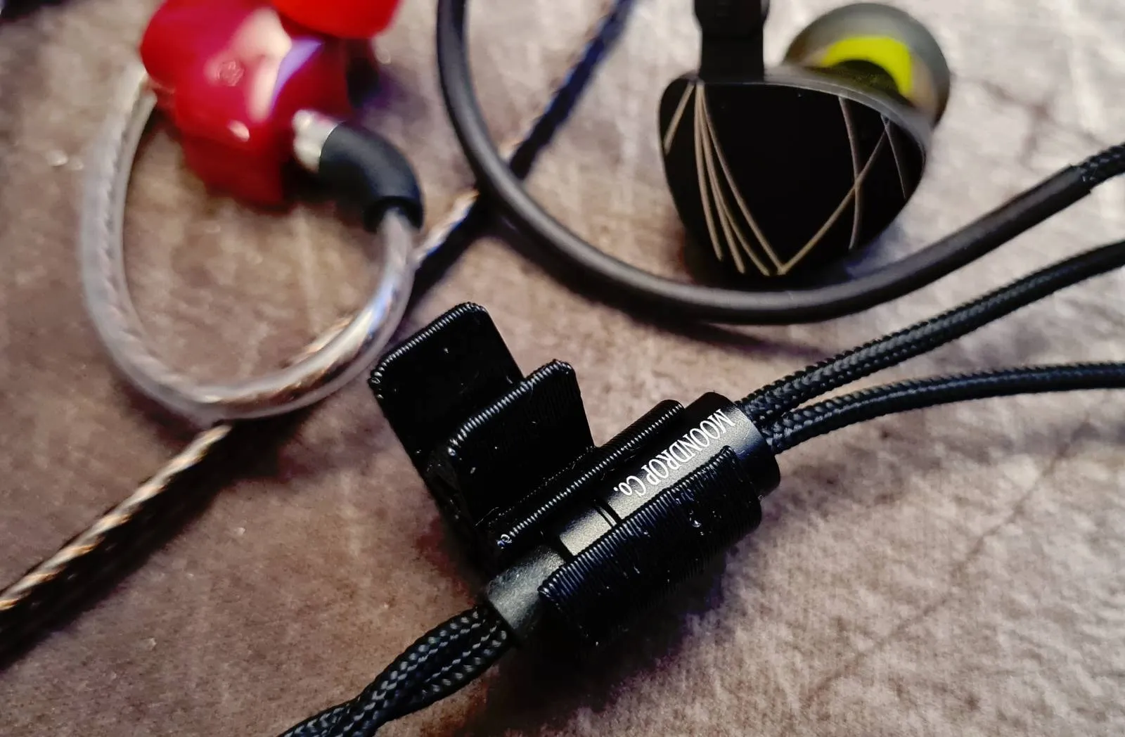 Kẹp cáp tai nghe IEM Moondrop Aria cho cáp para-cord