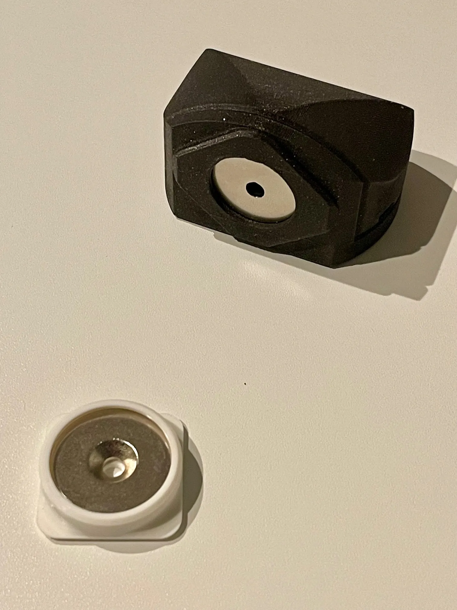 Chặn cửa và giá đỡ điều chỉnh bằng nam châm