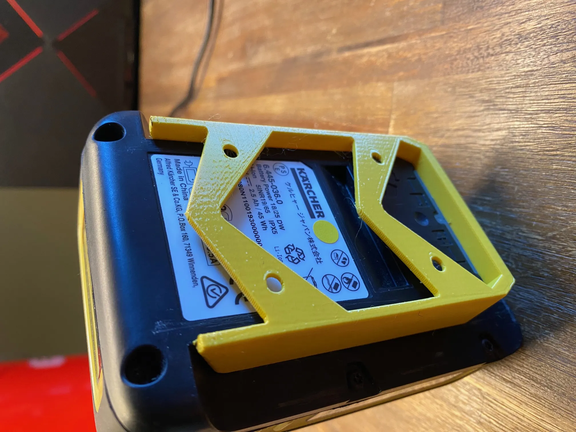 Giá đỡ treo tường cho pin Kärcher 18V