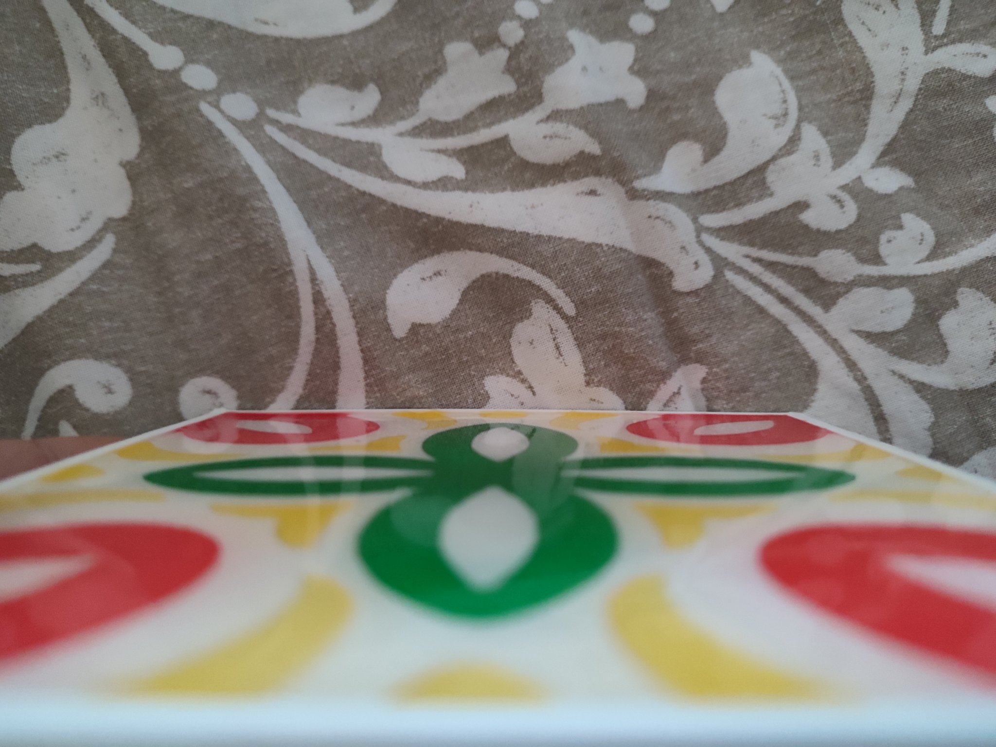 Gạch Epoxy với lớp nhựa trong suốt