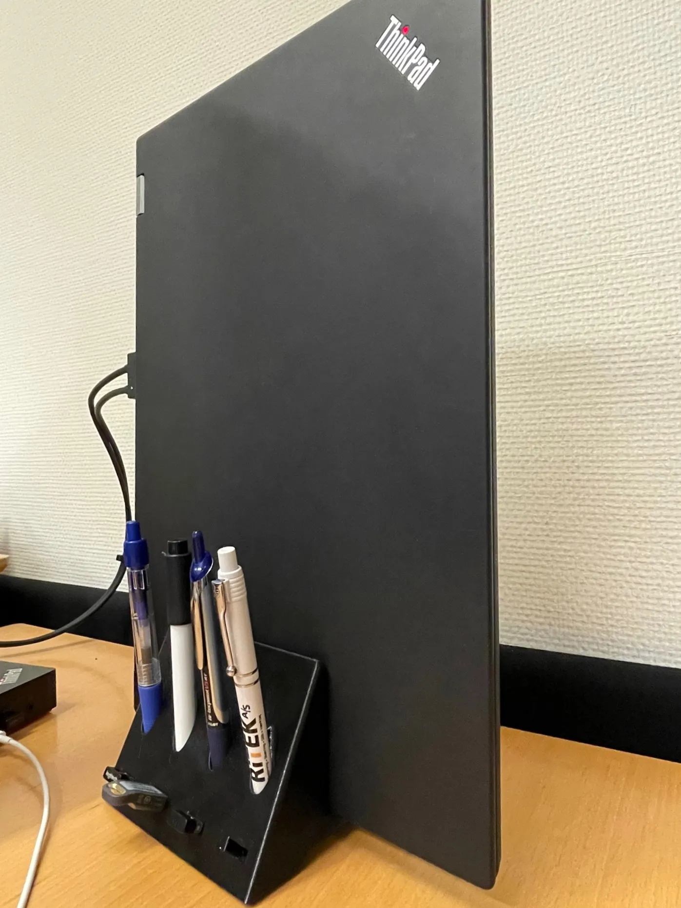 Giá đỡ đứng dọc cho Lenovo ThinkPad P15 với bút và USB