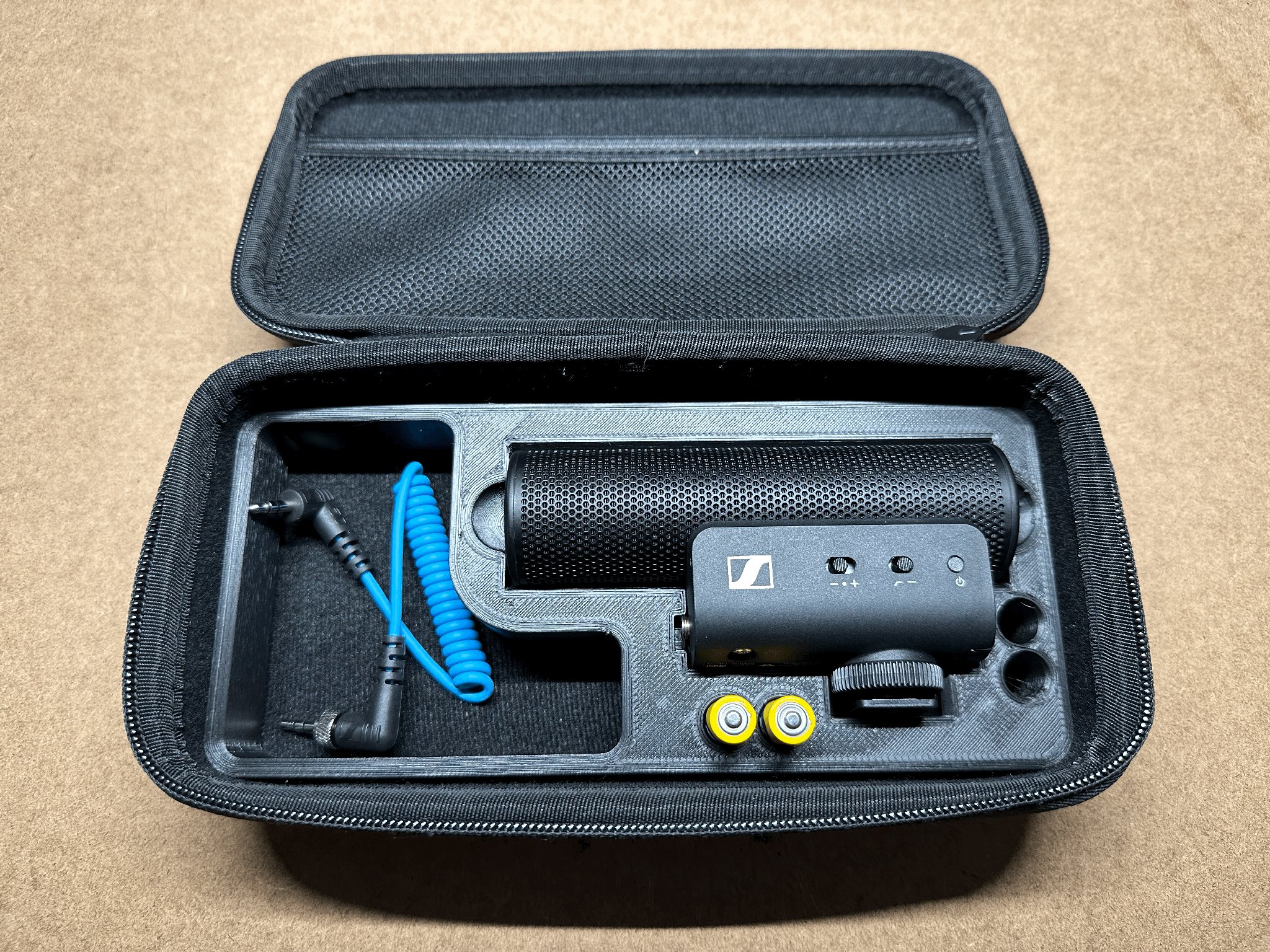 Gá đỡ cho Sennheiser MKE400 II trong hộp Gopro Hero 9/10/11