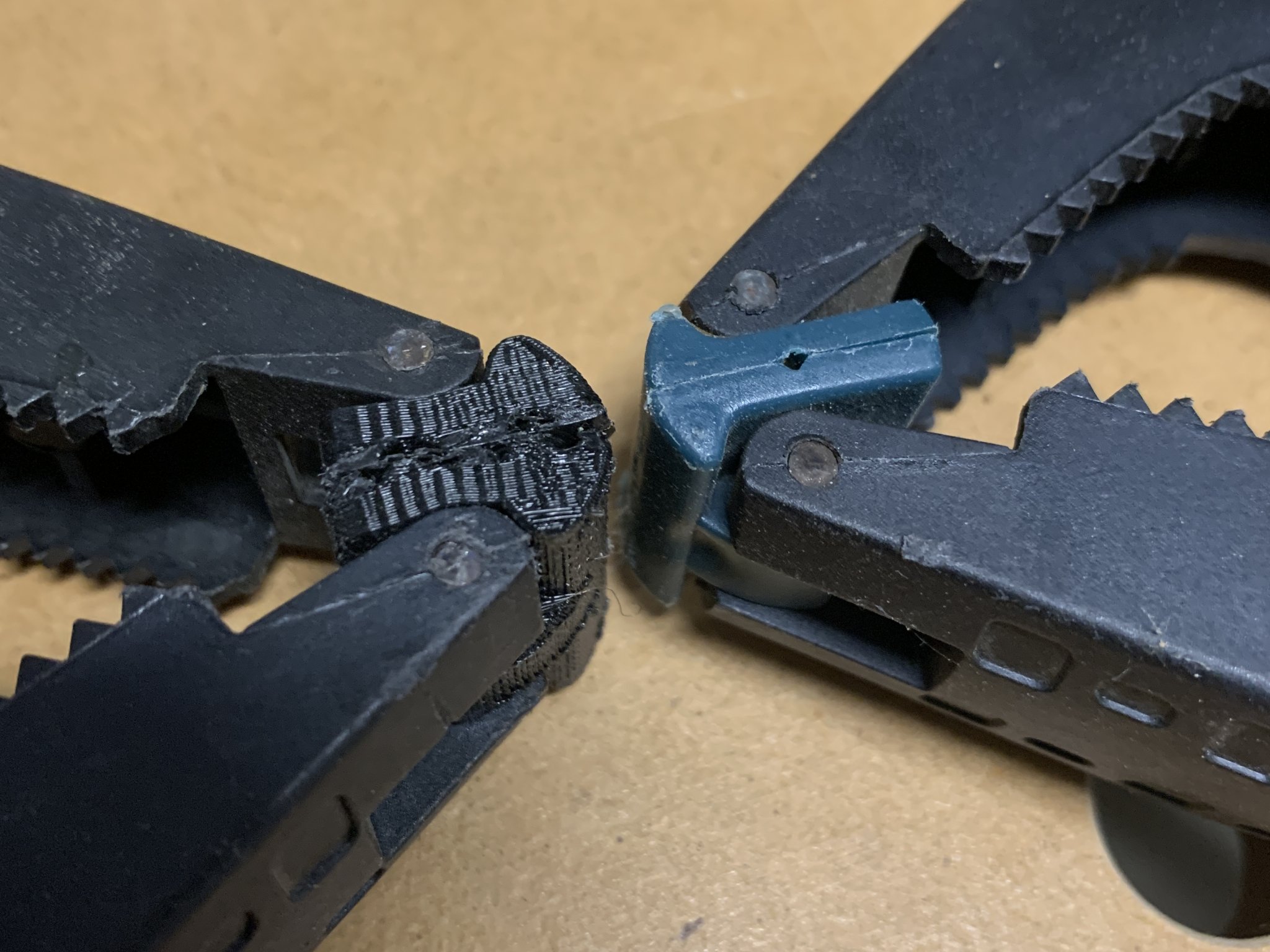 Kẹp lò xo với hàm mềm cho bộ dụng cụ Anvil 22 món