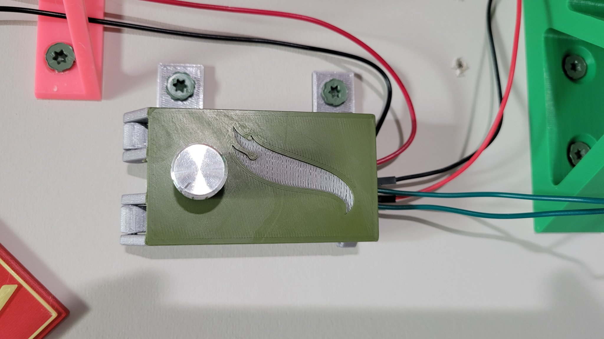 Bộ tăng tốc gắn tường cho đường đua Hot Wheels