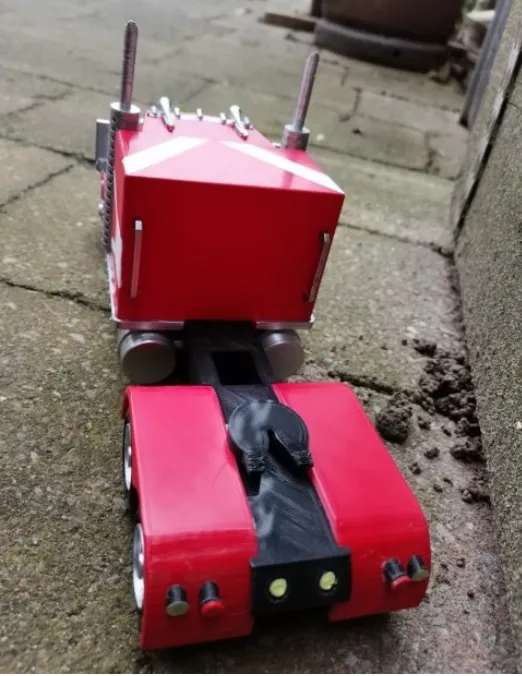 Xe tải Peterbilt chi tiết với rơ moóc tùy chỉnh