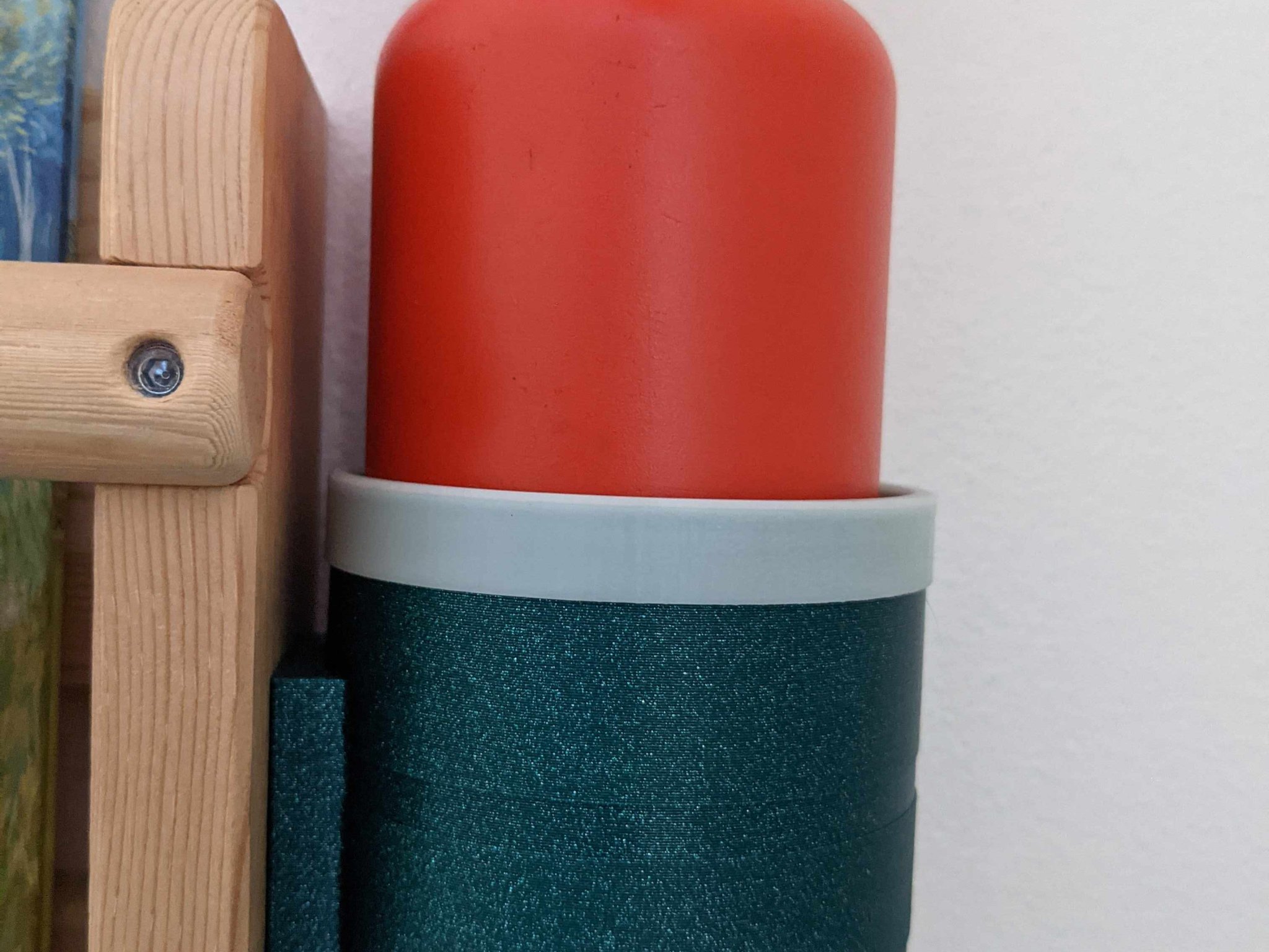 Giá đỡ chai gắn tường cho bình nước trẻ em