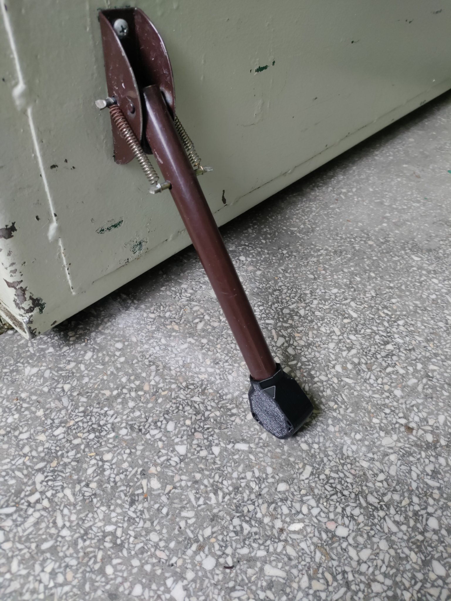 Chân cao su cho chặn cửa lò xo 18mm với bộ giảm âm thanh