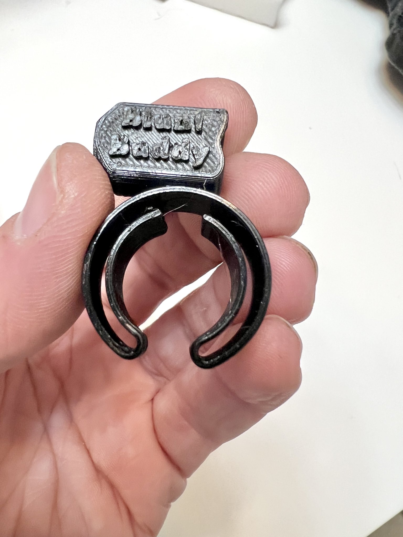 Nhẫn đeo Blunt Buddy cho cigar phong cách mỏng