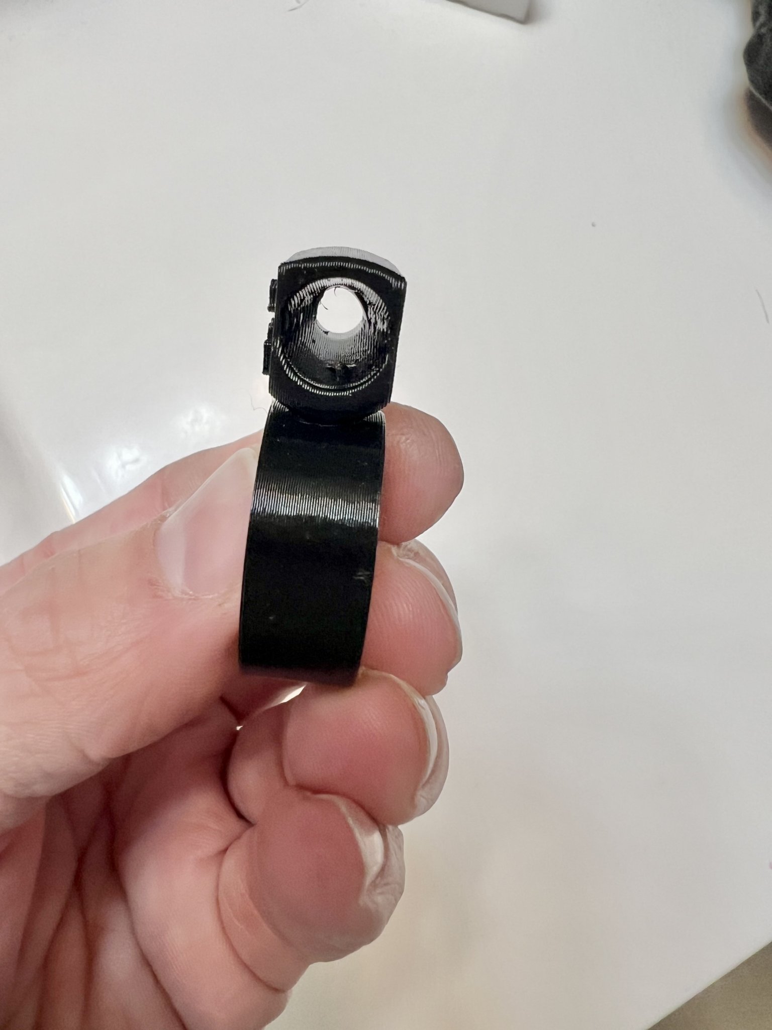 Nhẫn đeo Blunt Buddy cho cigar phong cách mỏng