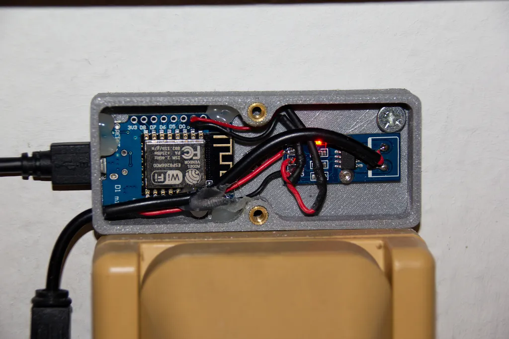 Vỏ WeMos D1 Mini với không gian cho cảm biến dòng ACS712