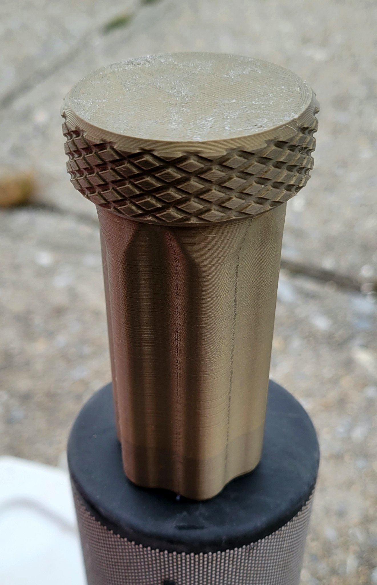 Container lưu trữ thuốc lá và điếu thuốc