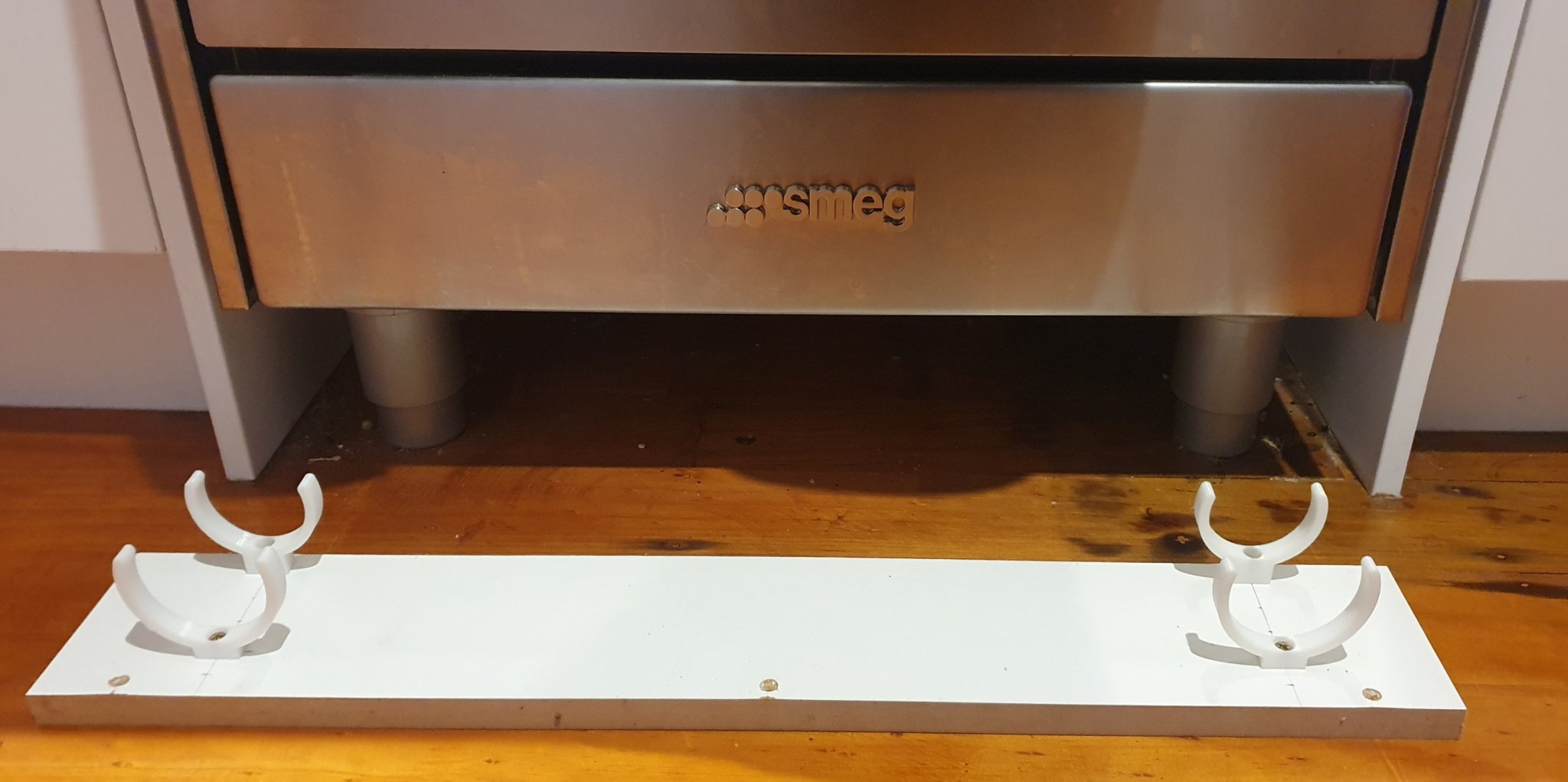 Giá đỡ kickboard cho lò nướng Smeg in 3D