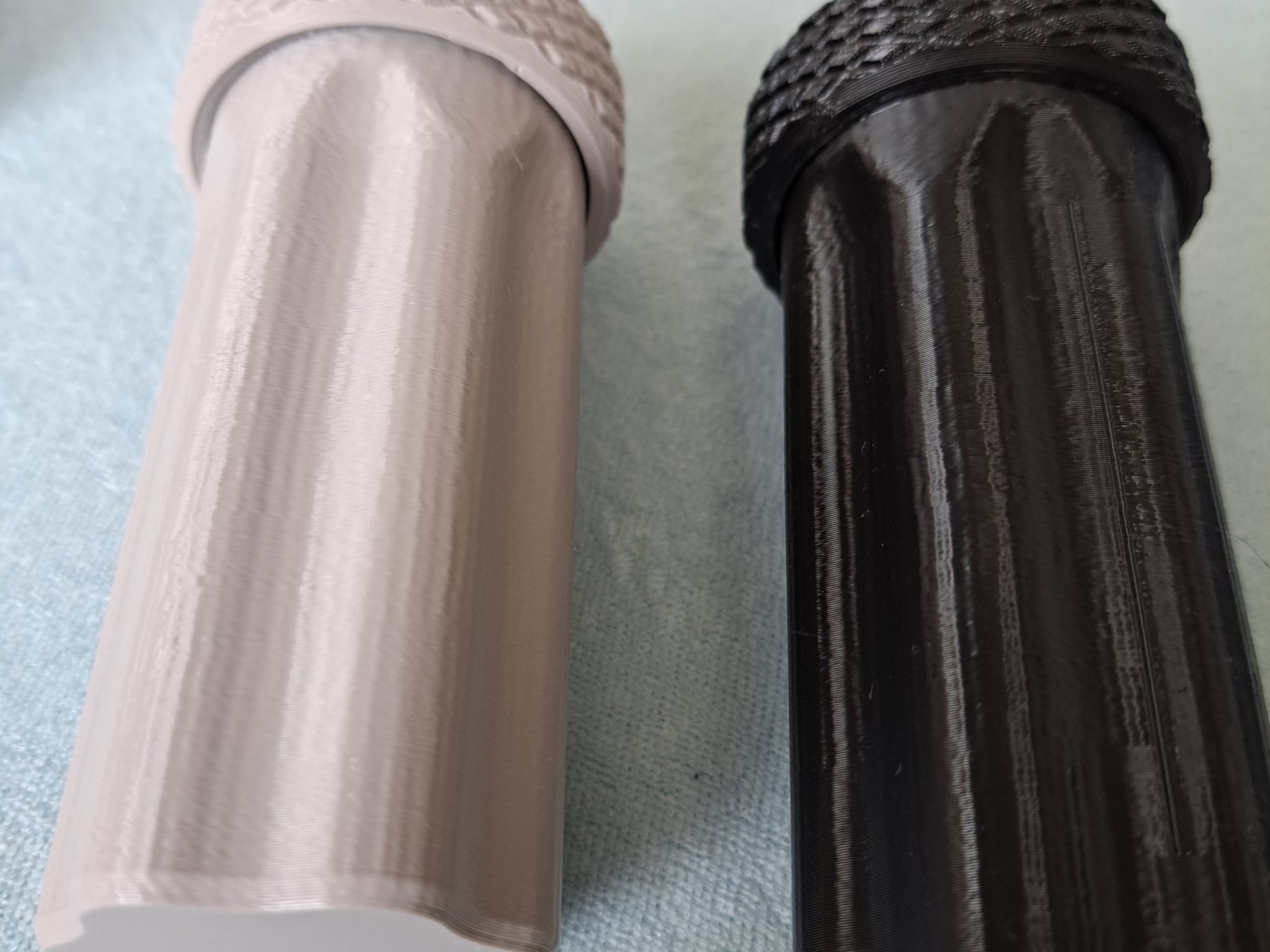 Chứa đồ dùng cho bật lửa, thuốc lá và điếu thuốc