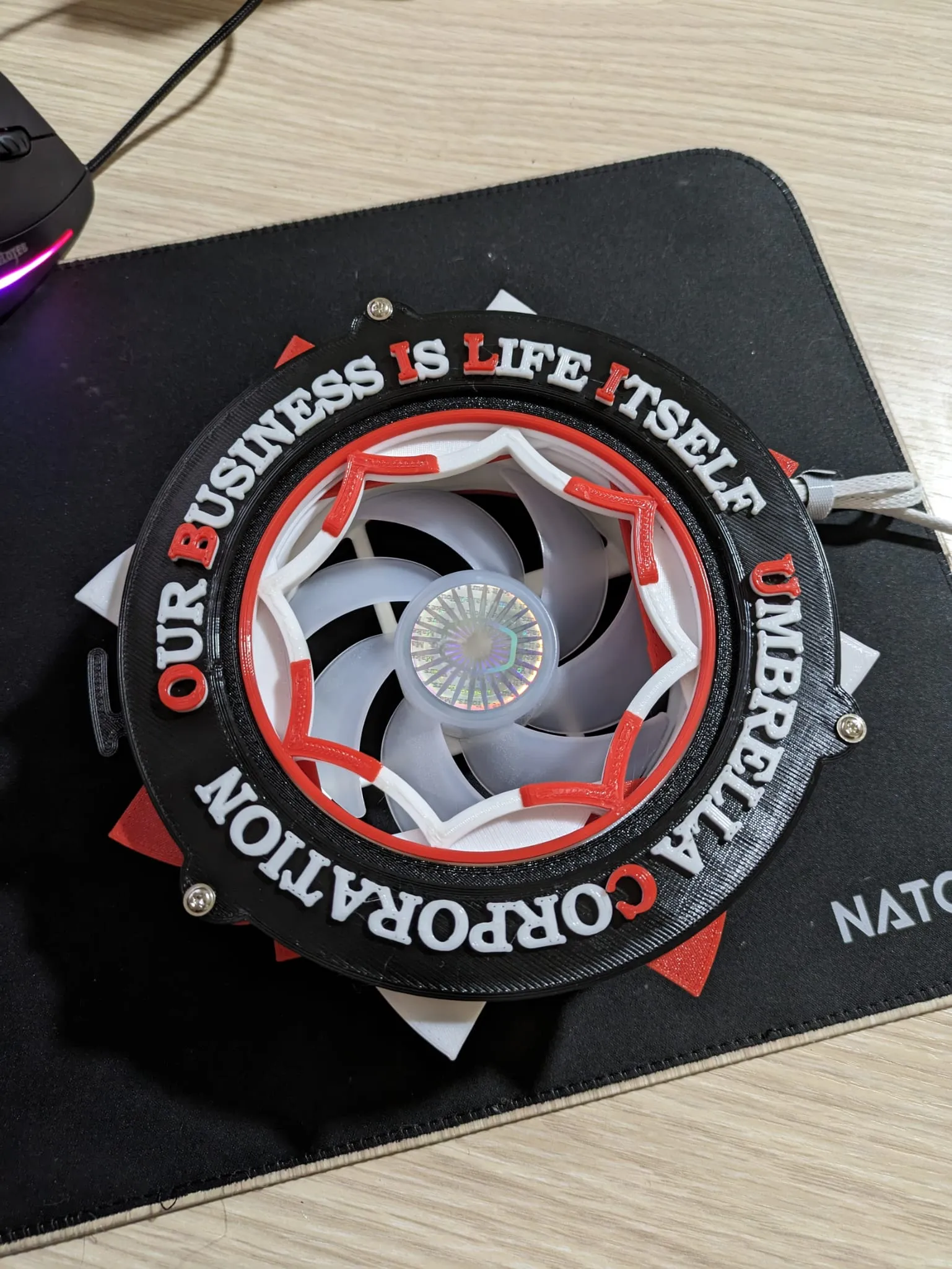 Hỗ trợ lắp đặt quạt 120mm cho Resident Evil Umbrella Corp