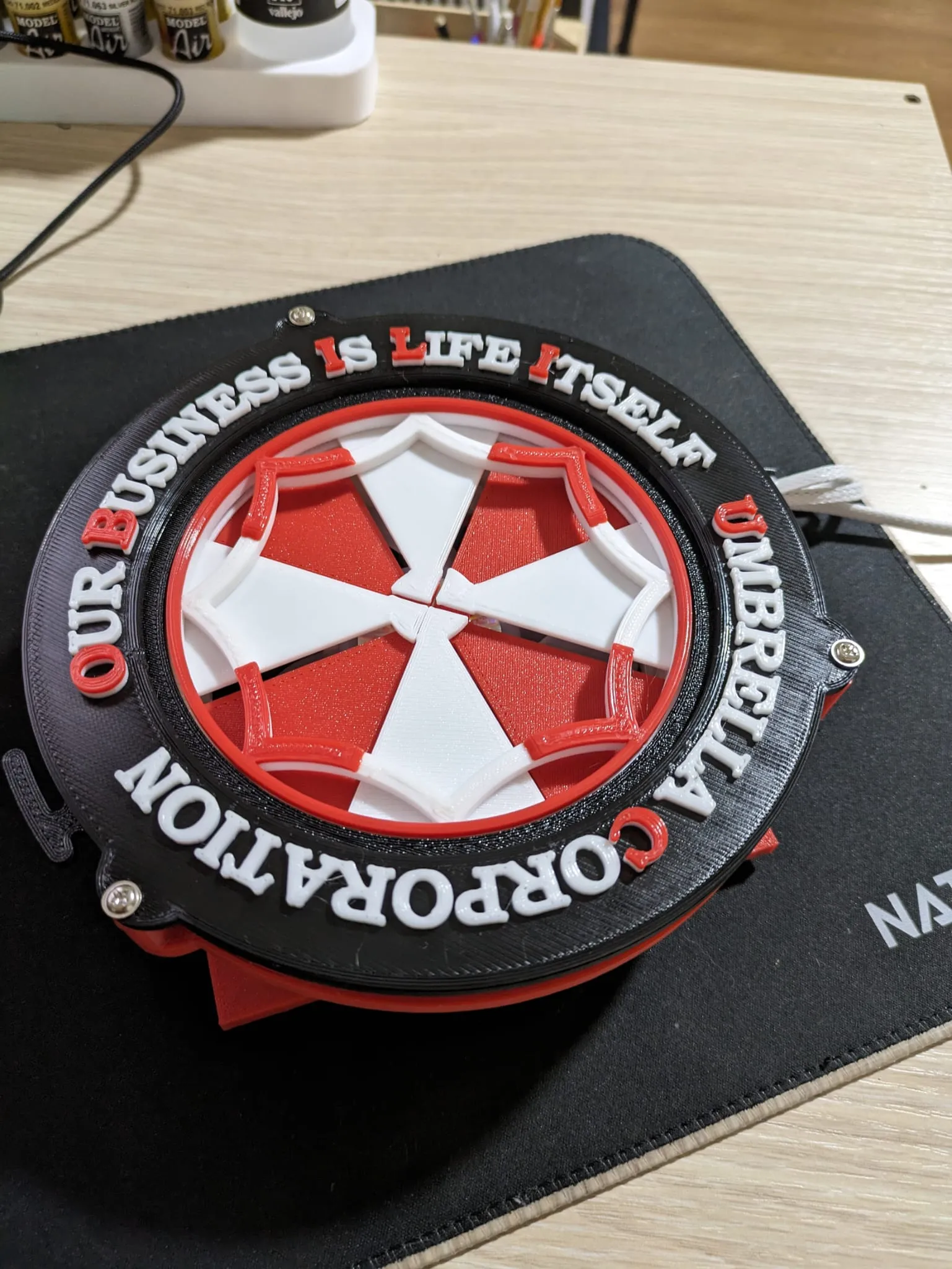 Hỗ trợ lắp đặt quạt 120mm cho Resident Evil Umbrella Corp