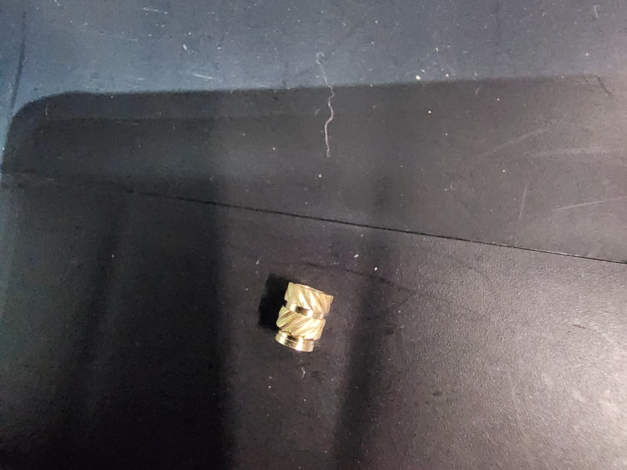 Giá đỡ cuộn chỉ với chốt ren và chốt lục giác