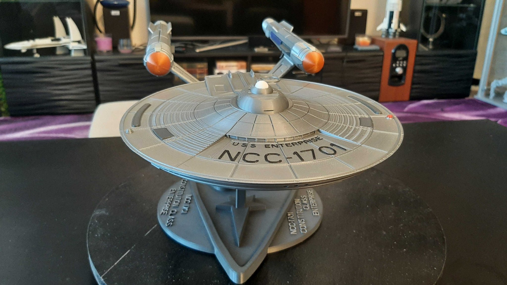 Mô hình tàu NCC-1701 Enterprise - Constitution Class từ Star Trek