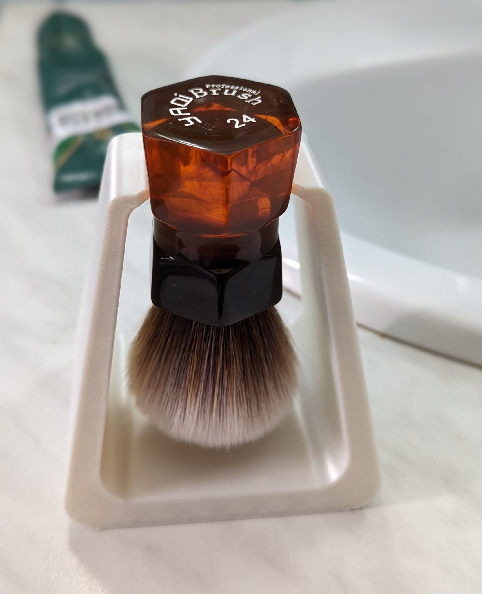 Giá đỡ bàn chải cạo râu bằng kim loại