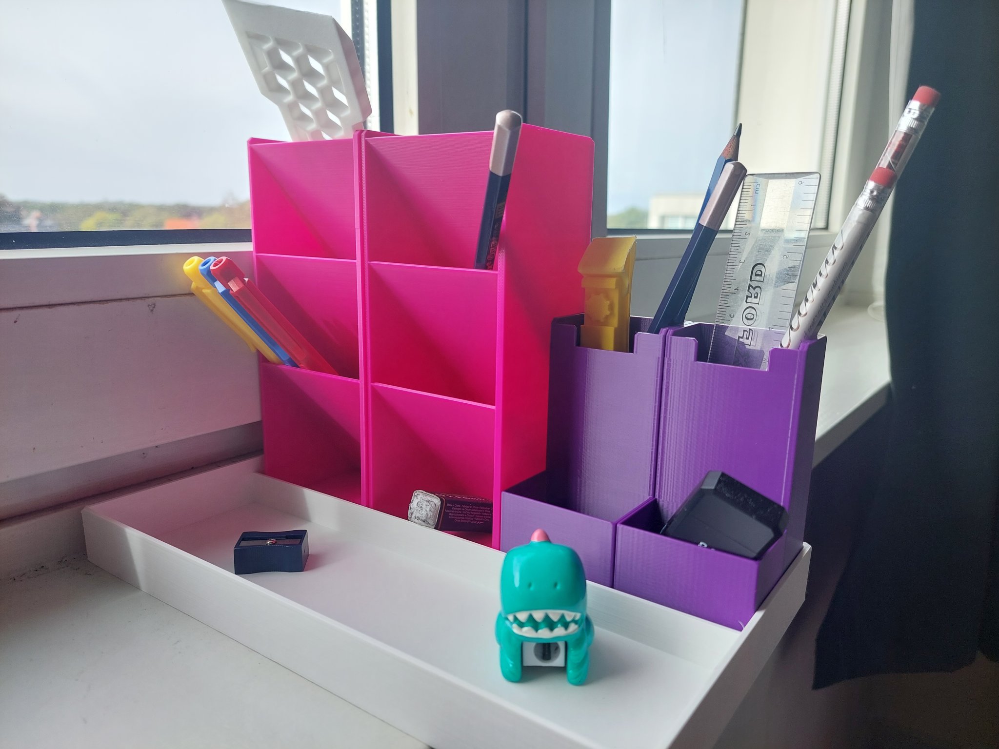 Giá đỡ tổ chức nhỏ cho bàn học trẻ em và văn phòng