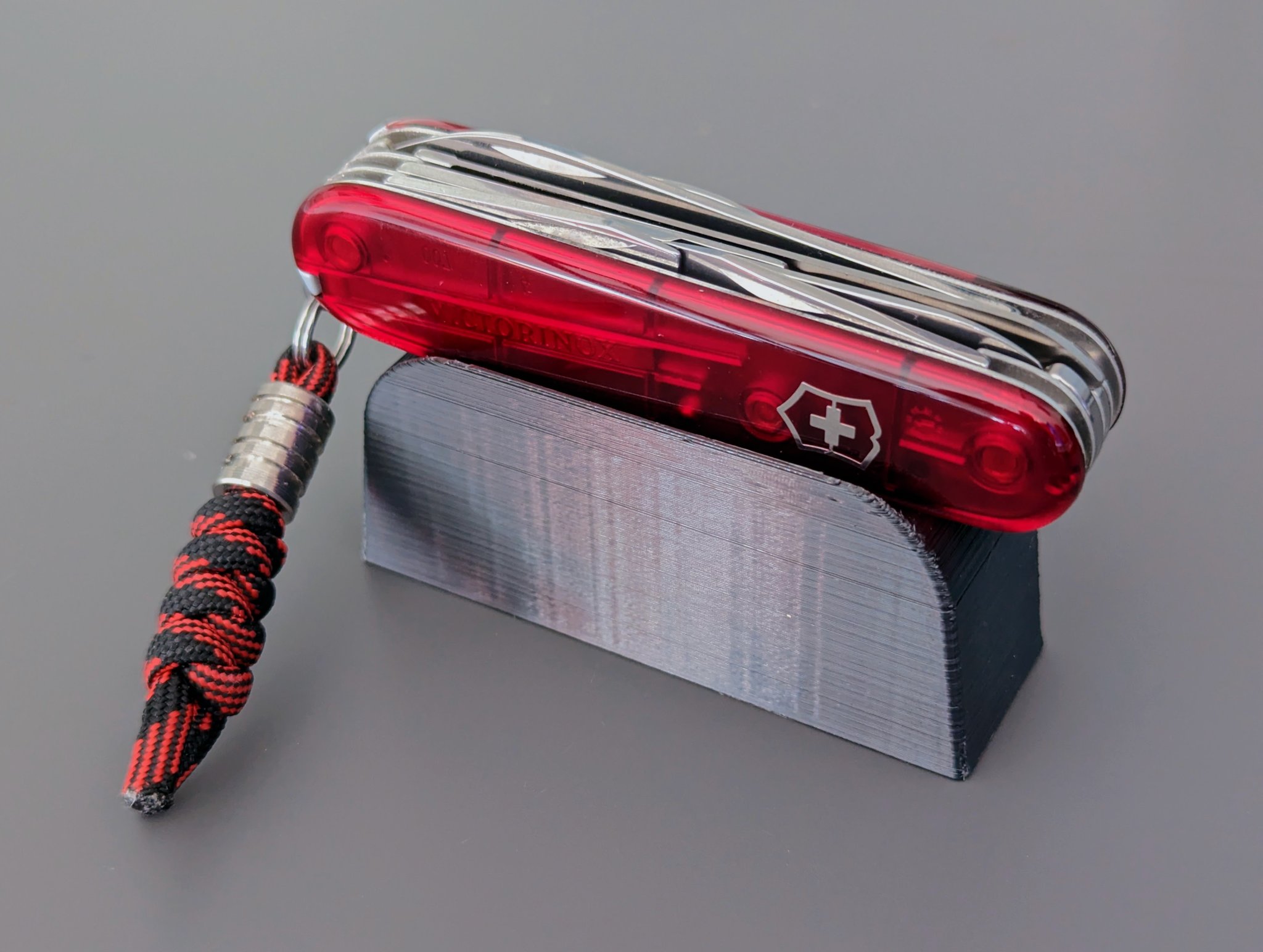 Giá đỡ cho dao quân đội Thụy Sĩ