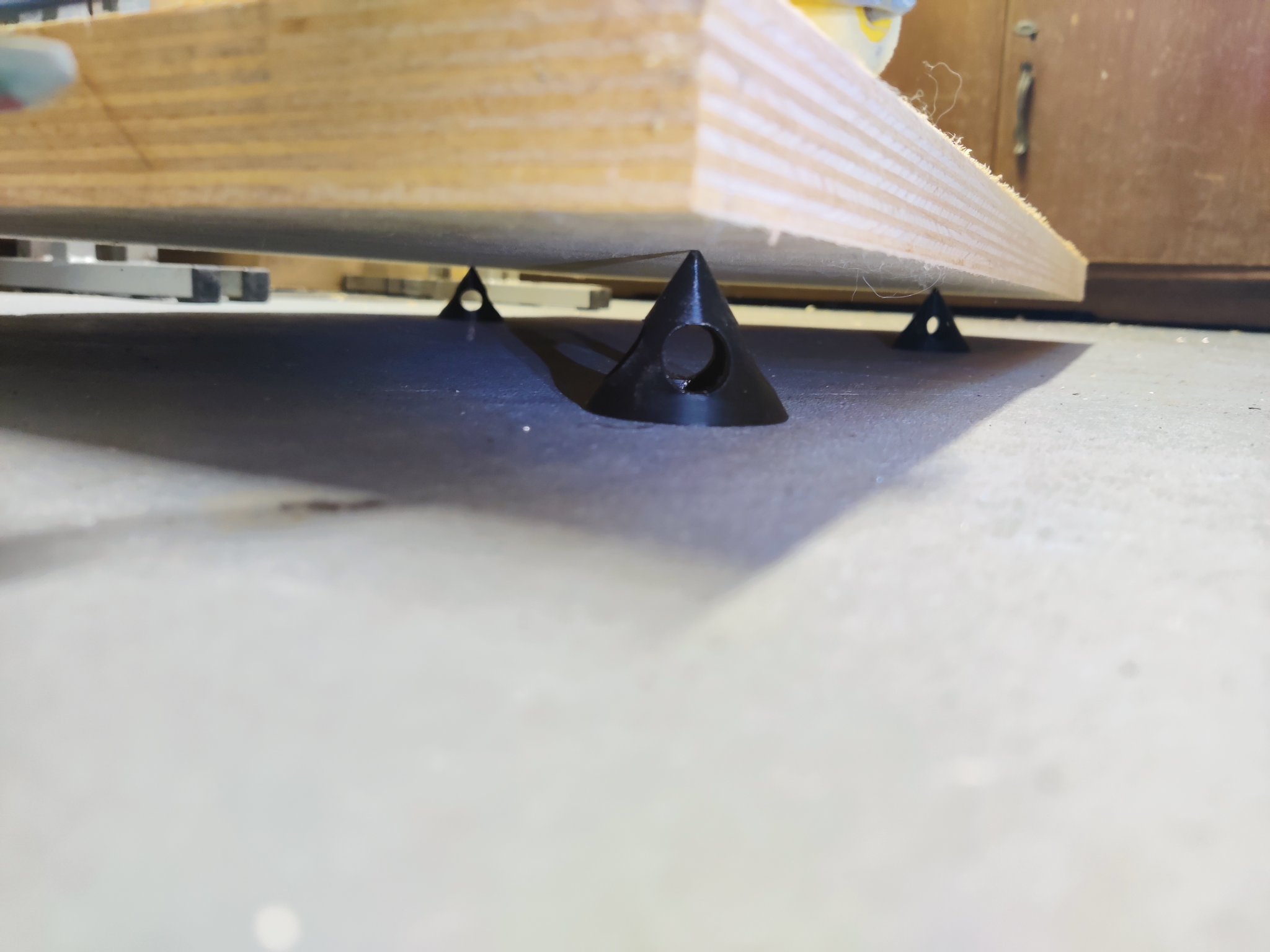 Giá đỡ sơn hình chóp cho thợ sơn