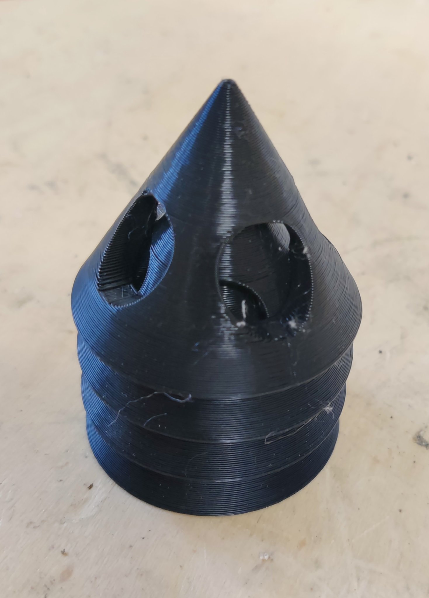 Giá đỡ sơn hình chóp cho thợ sơn