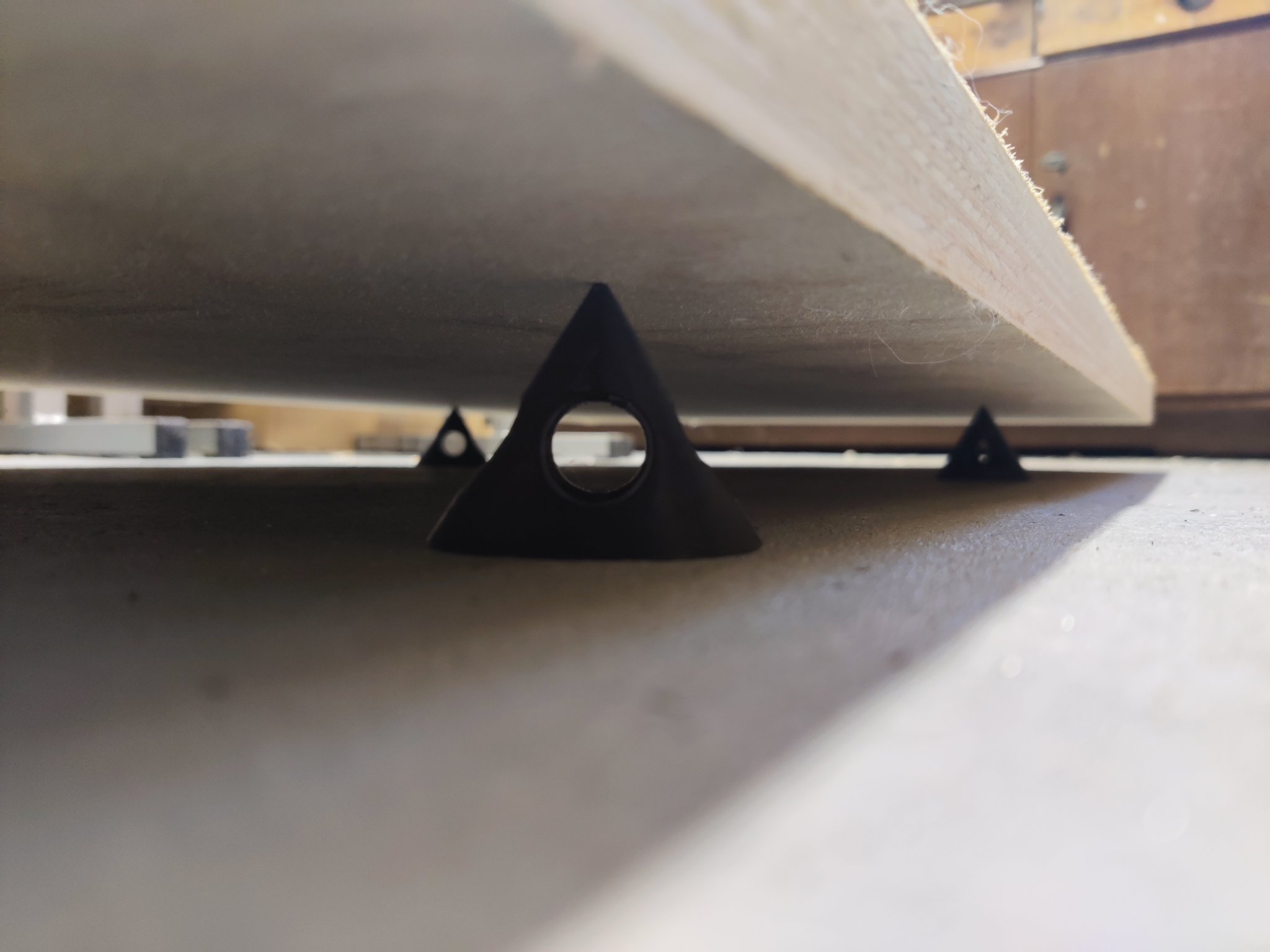 Giá đỡ sơn hình chóp cho thợ sơn