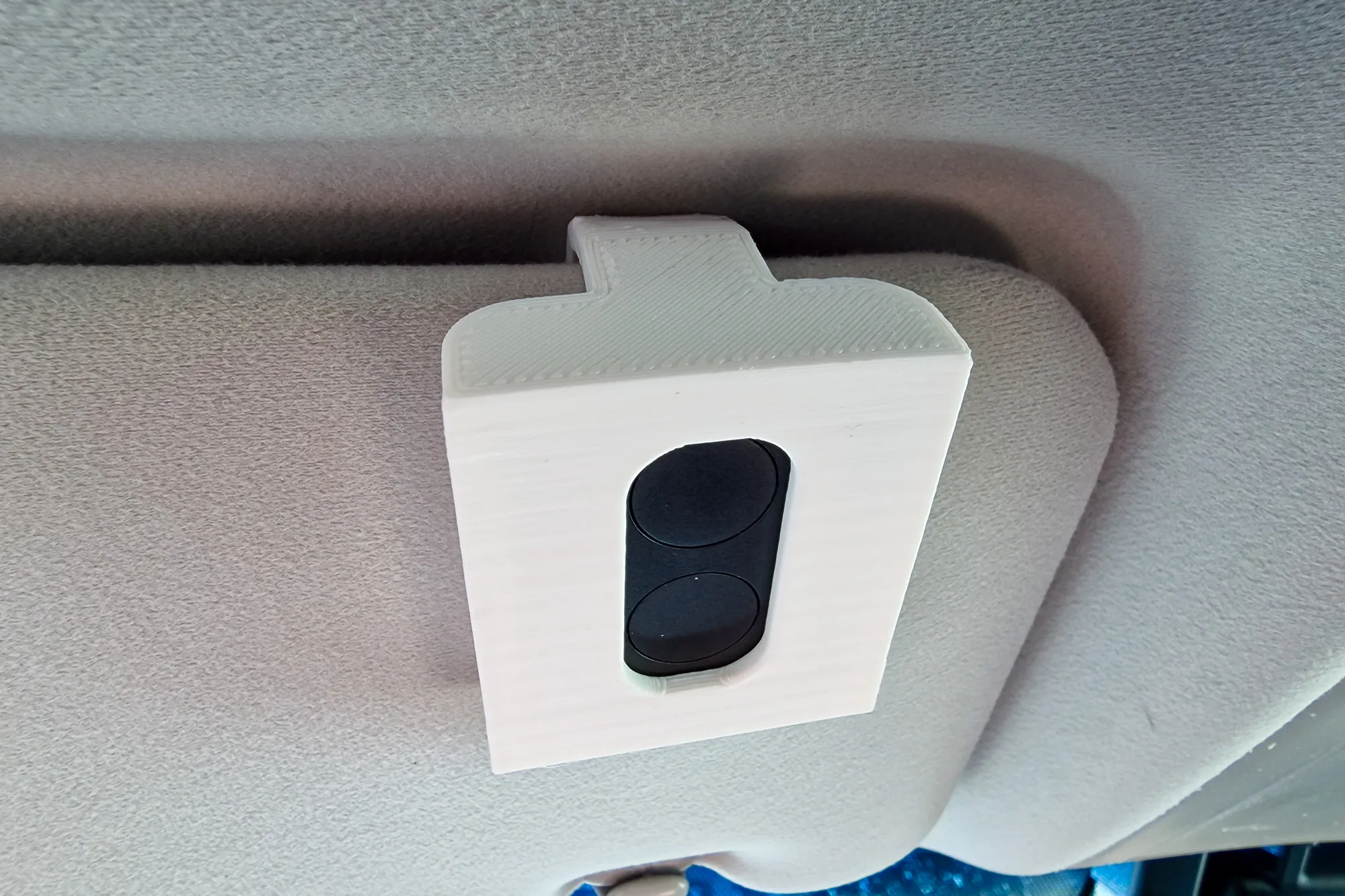 Giá đỡ điều khiển từ xa Nice Flo RE cho tấm che nắng ô tô