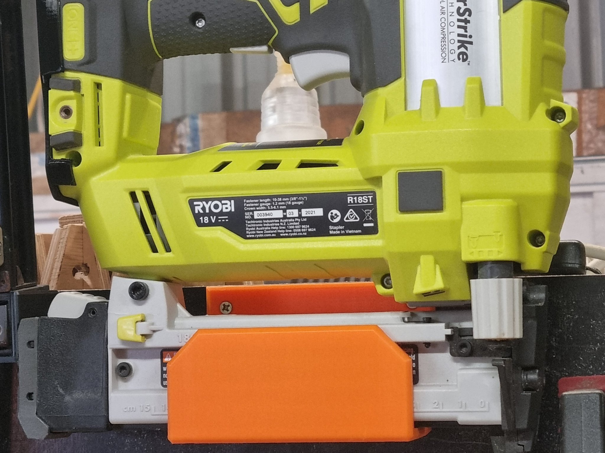 Nắp che pin cho máy bắn ghim Ryobi R18ST