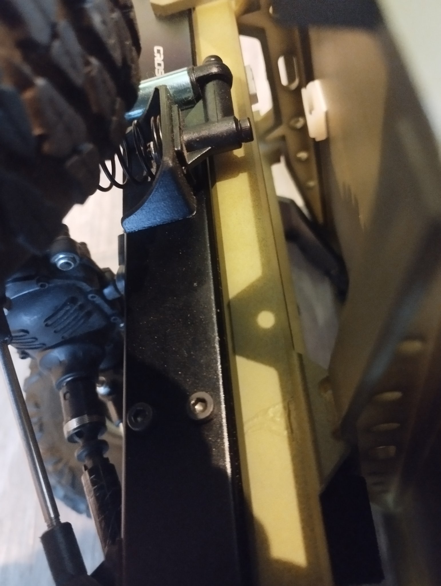 Tháp giảm chấn ngắn CrossRc cho xe tải MC4