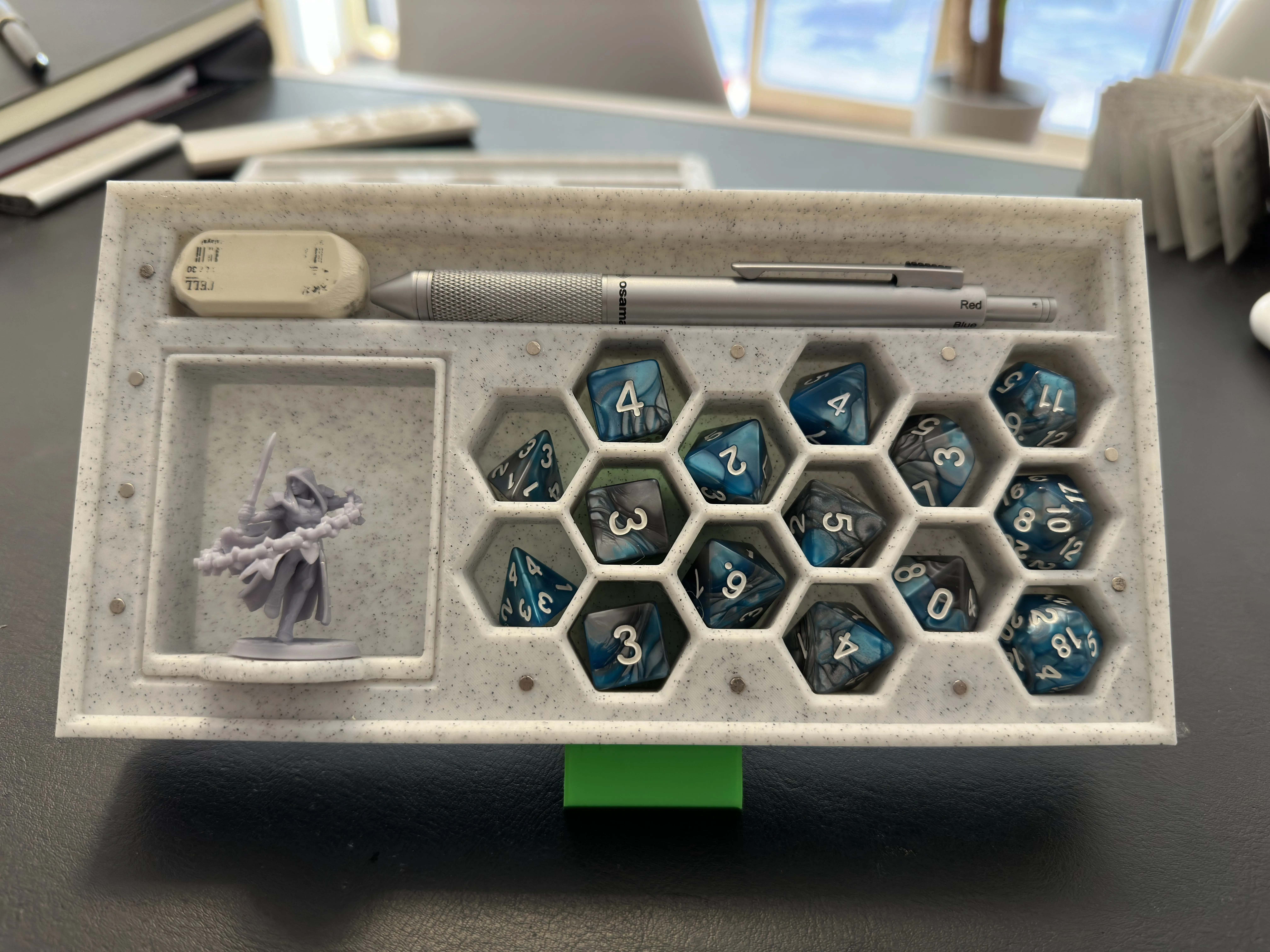 Khe từ tính cho nhân vật mini an toàn trong trò chơi