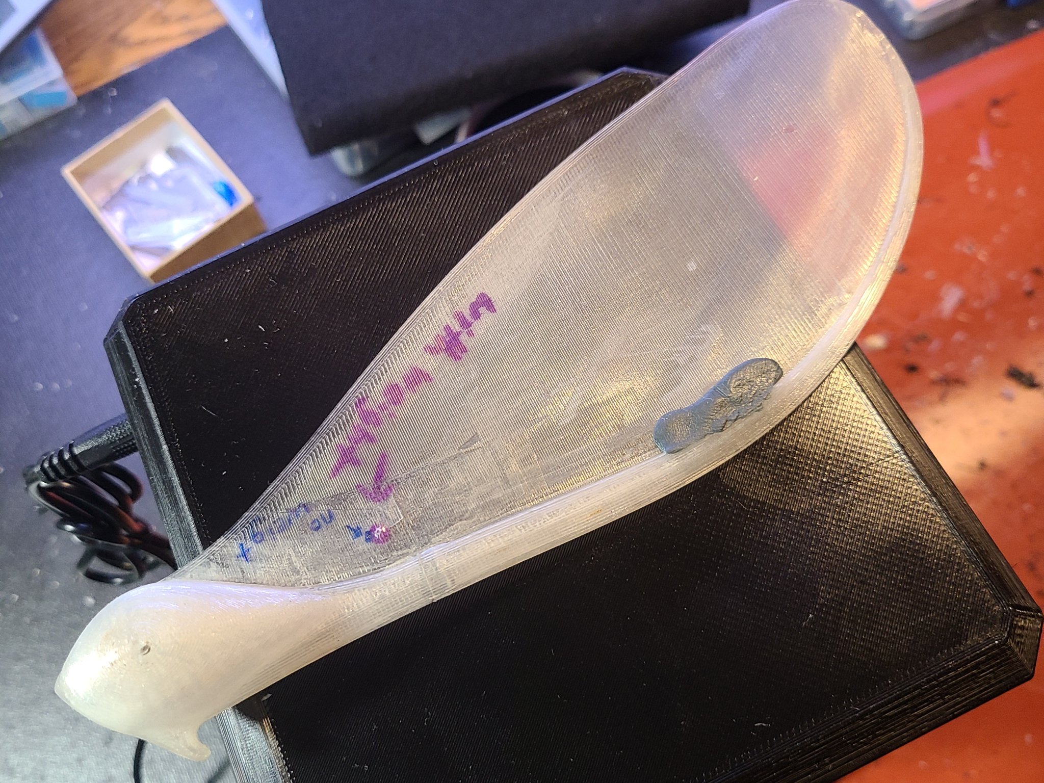 Máy bay giấy hạt phong in 3D với móc phóng