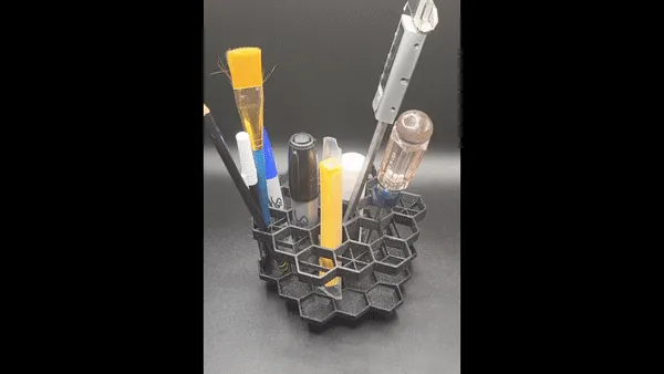 Tổ chức không gian làm việc với giá đỡ hình lục giác xoay