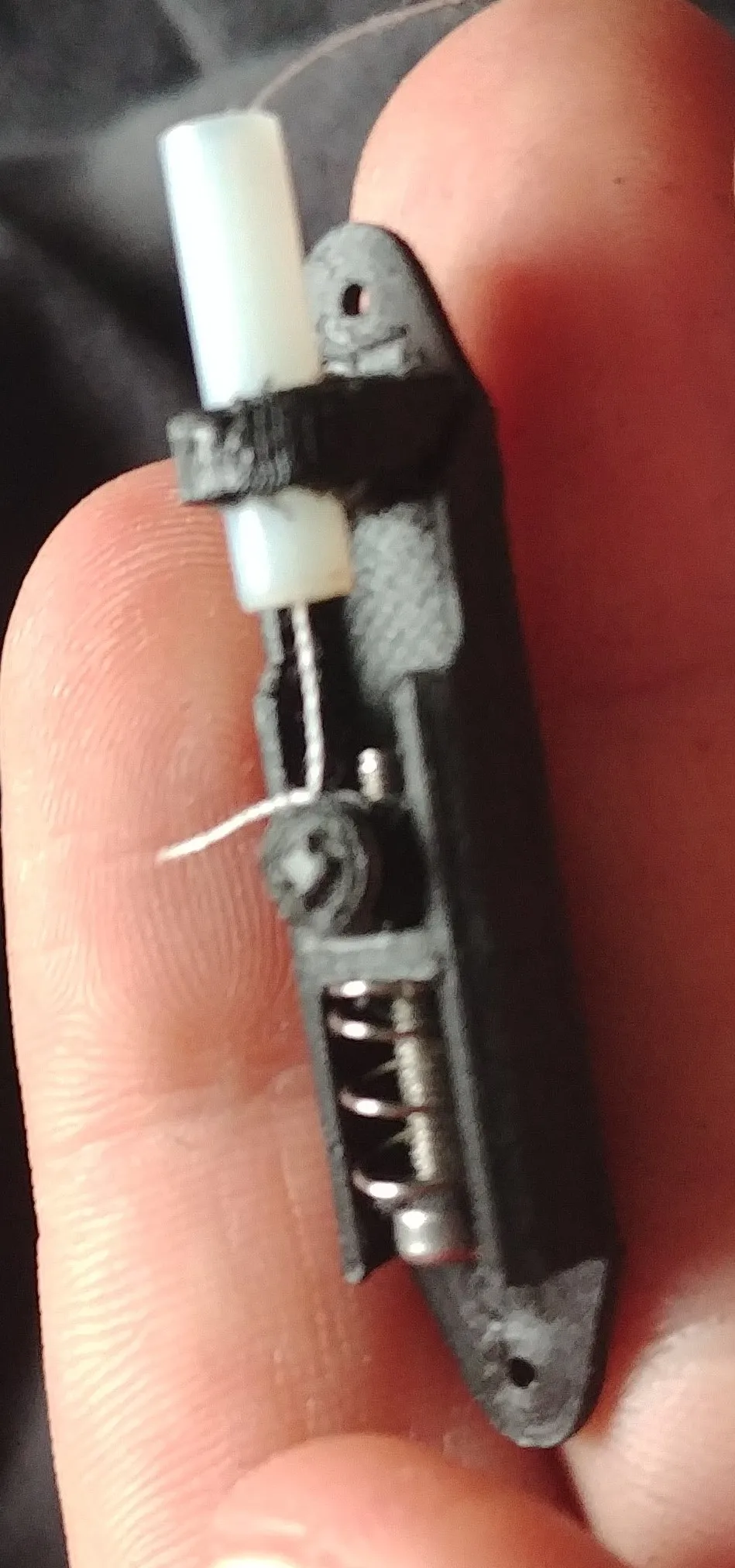 Dụng cụ căng dây và giảm chấn cho gân robot (Bộ truyền động đàn hồi chuỗi)