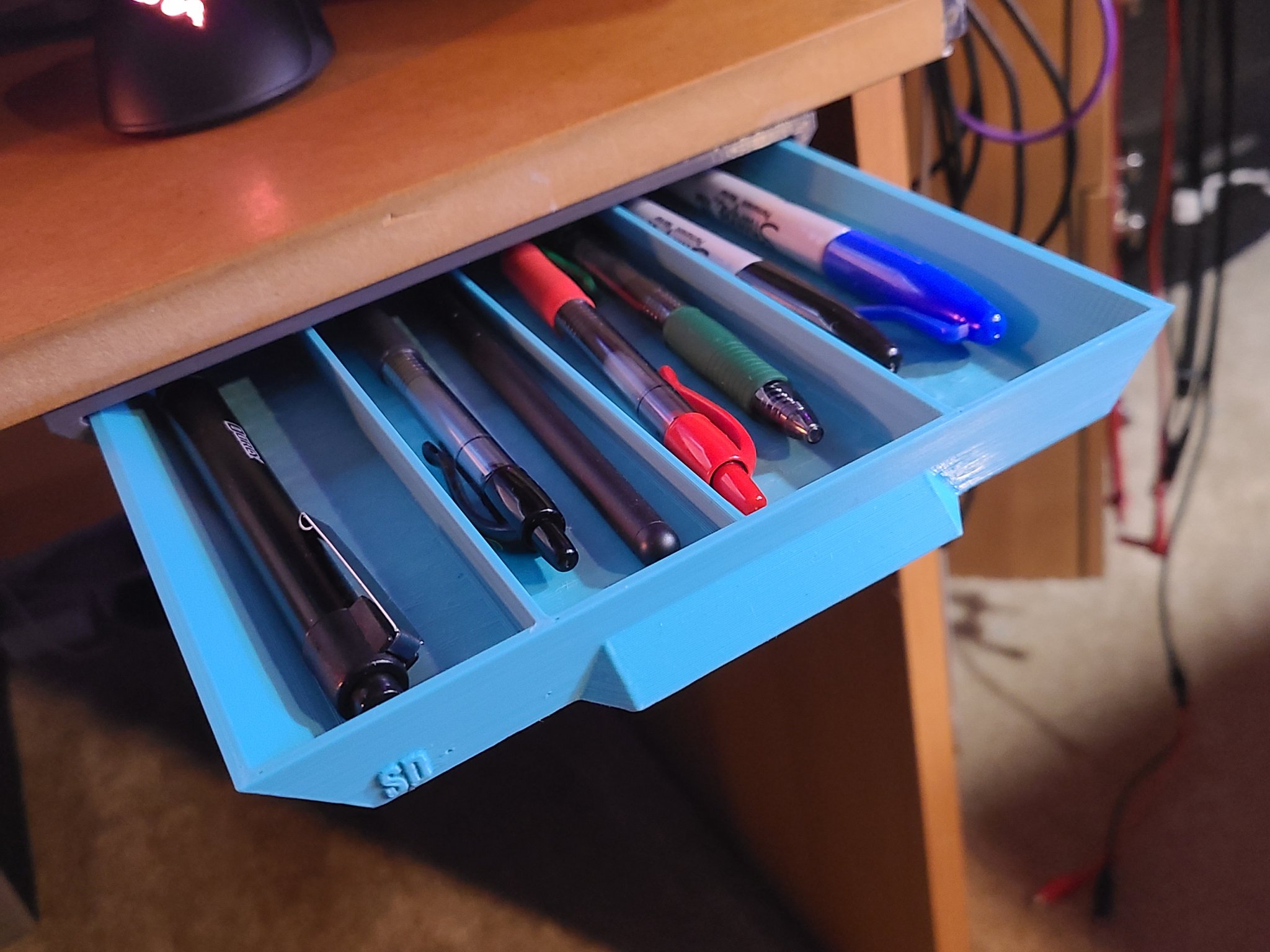 Ngăn kéo kéo ra để bàn làm việc