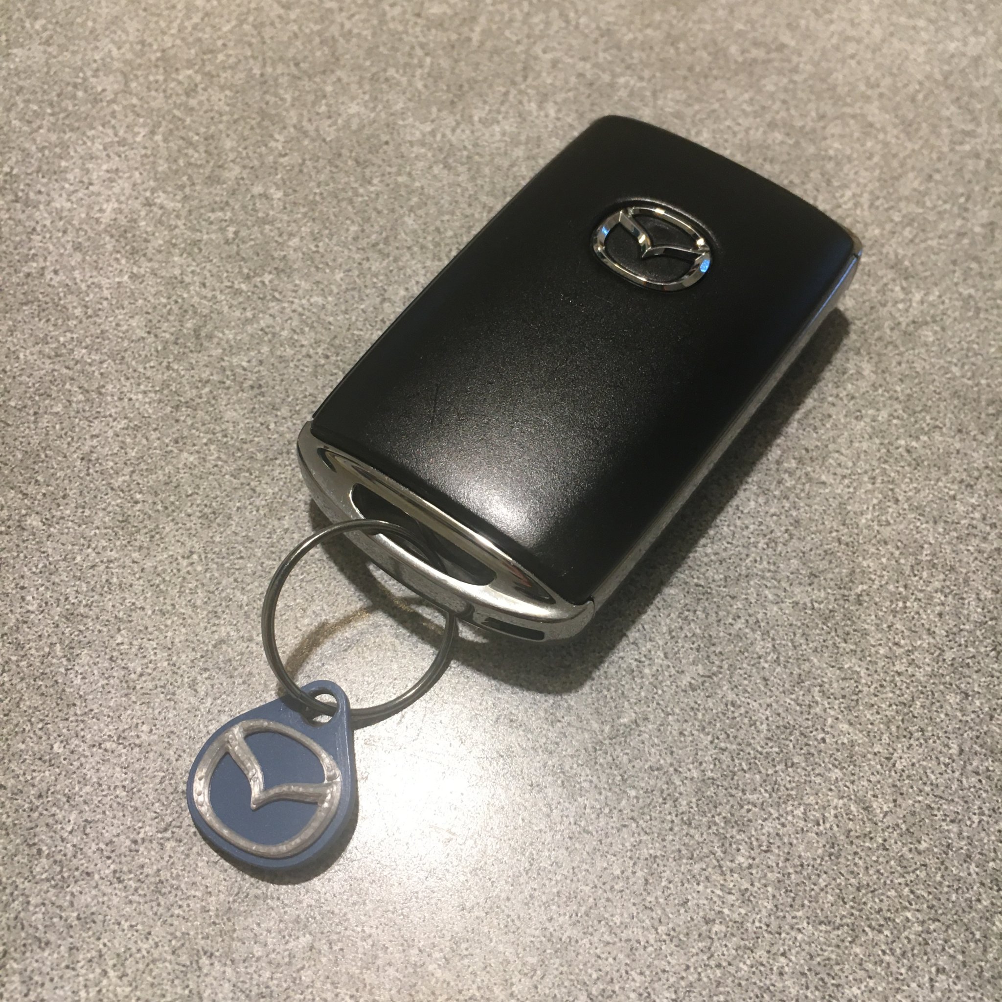 Móc khóa logo Mazda nổi bật