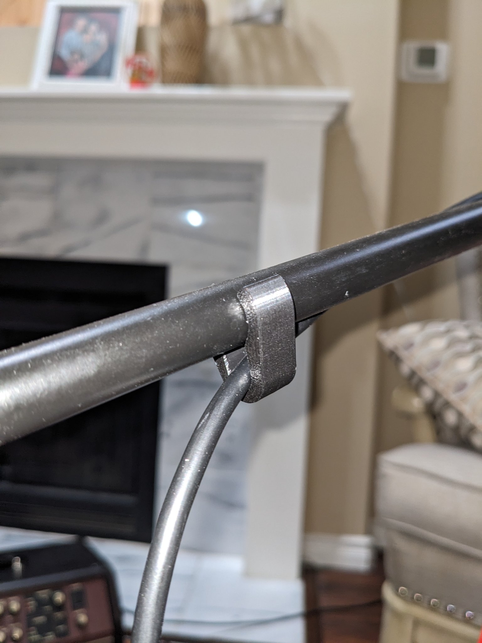 Kẹp cáp thay thế cho giá mic đứng với cánh tay boom