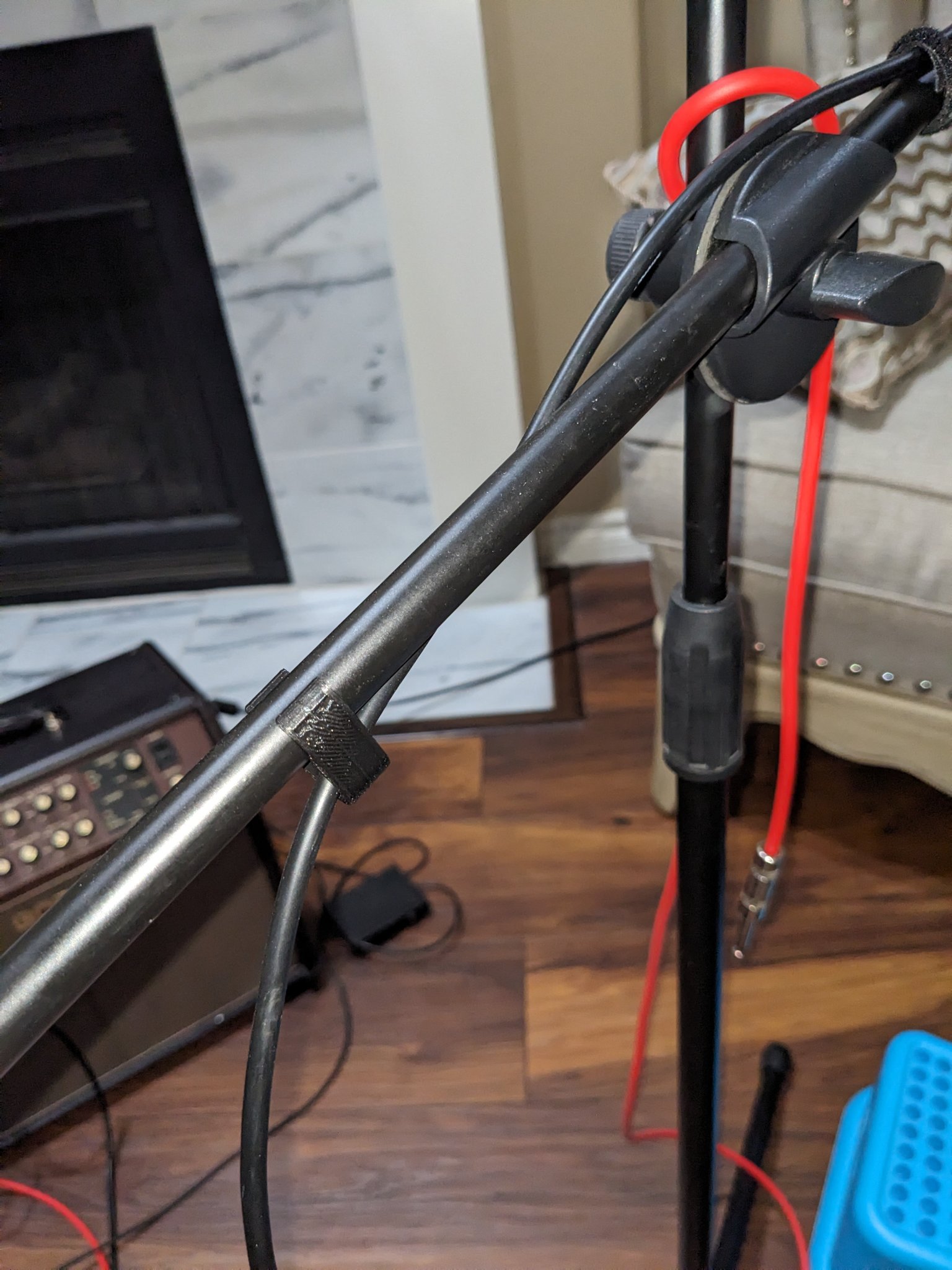 Kẹp cáp thay thế cho giá mic đứng với cánh tay boom