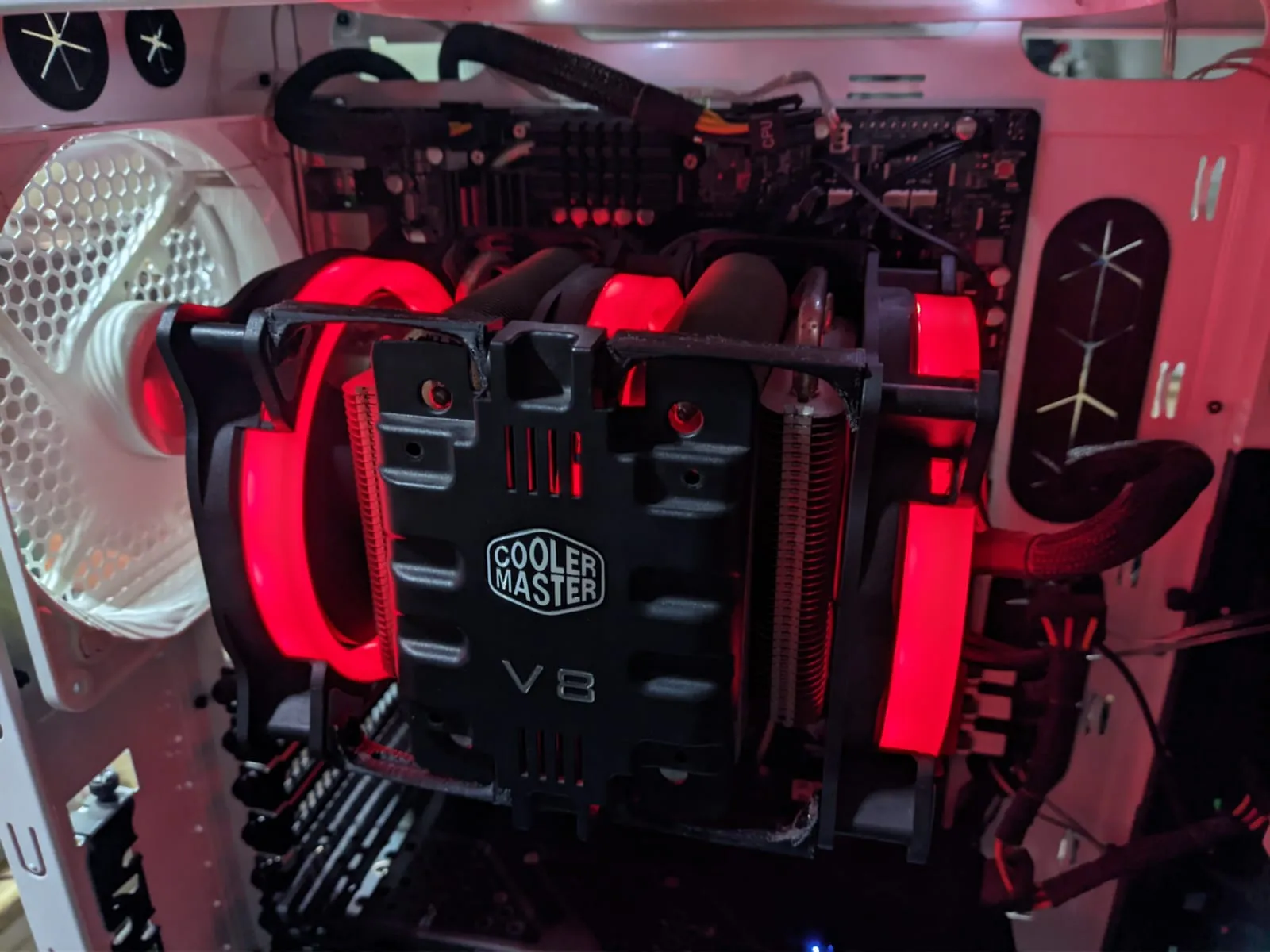 Tản nhiệt CPU Cooler Master V8 với quạt mở rộng