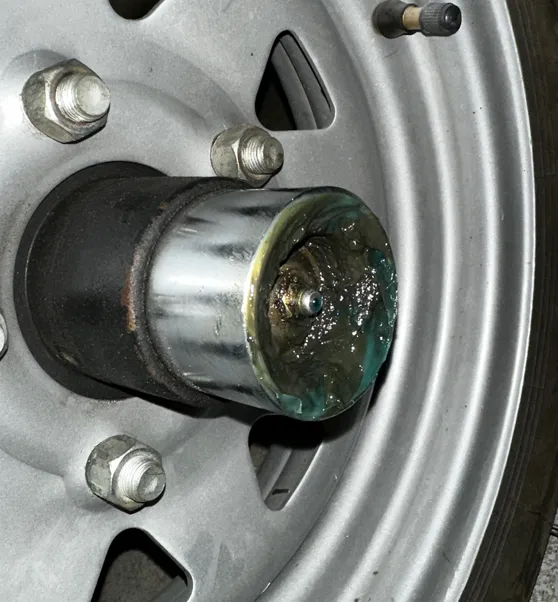 Nắp đậy Bearing Buddy 2 inch chống bụi và nước