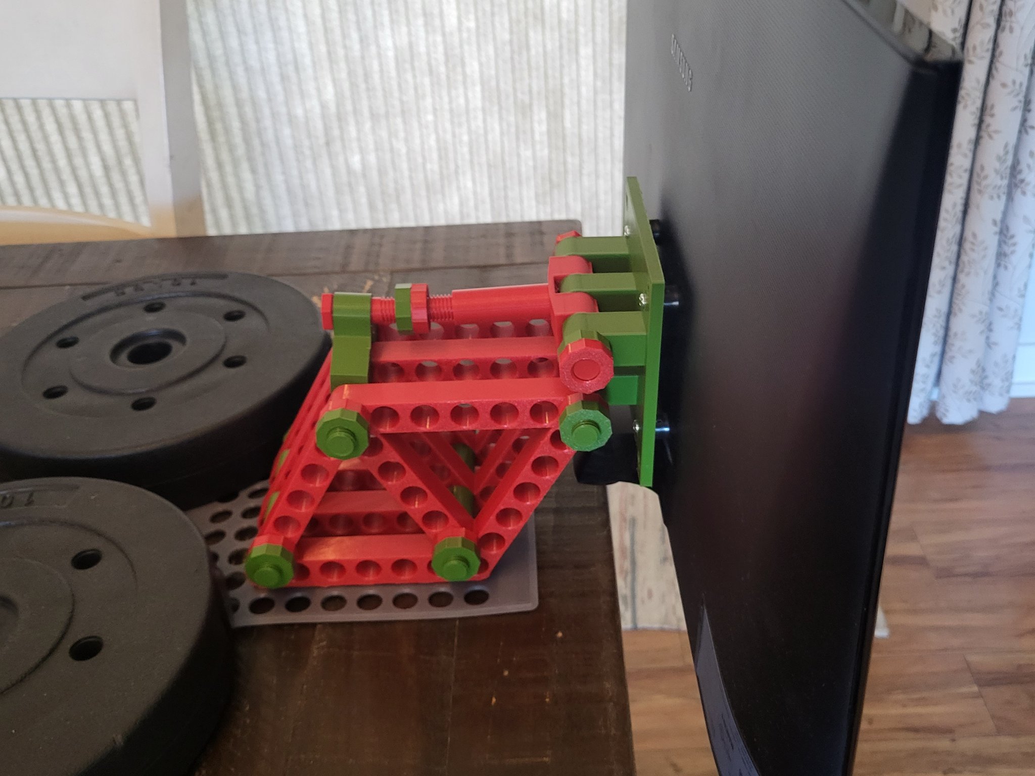 Giá đỡ màn hình điều chỉnh Qube 500 cho bàn làm việc gọn gàng