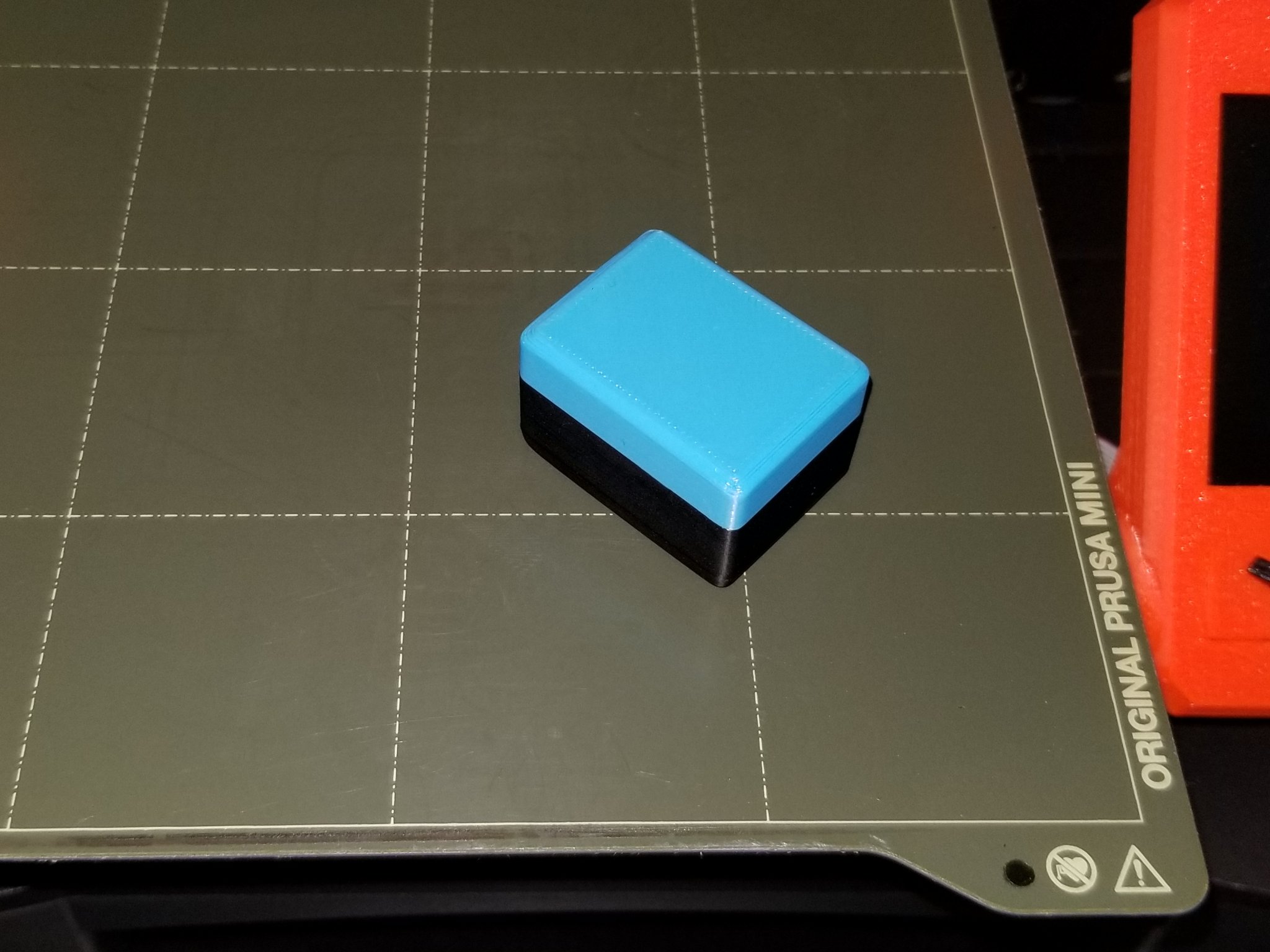 Hộp nhỏ với nắp trượt ổn định và chắc chắn