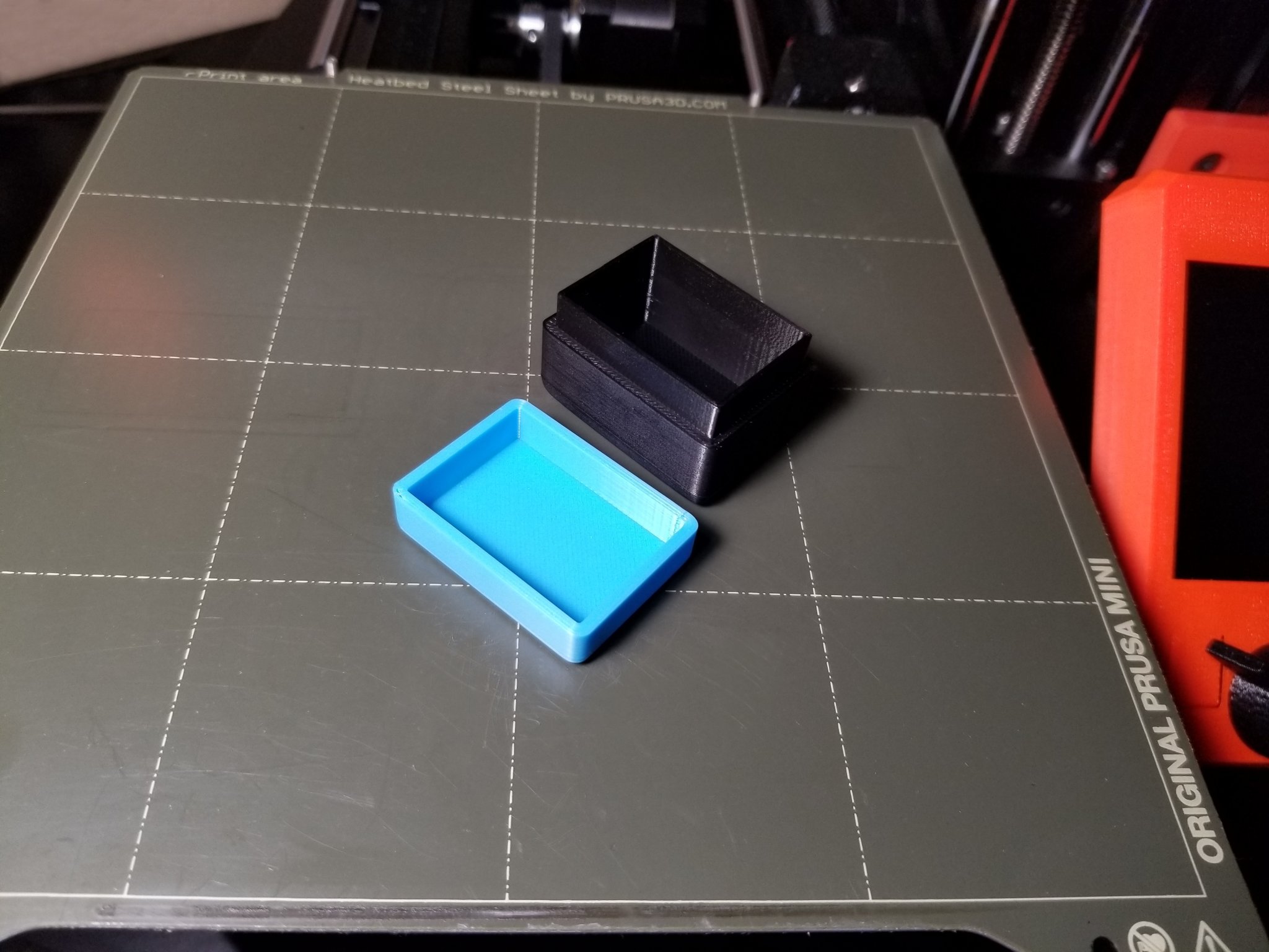 Hộp nhỏ với nắp trượt ổn định và chắc chắn